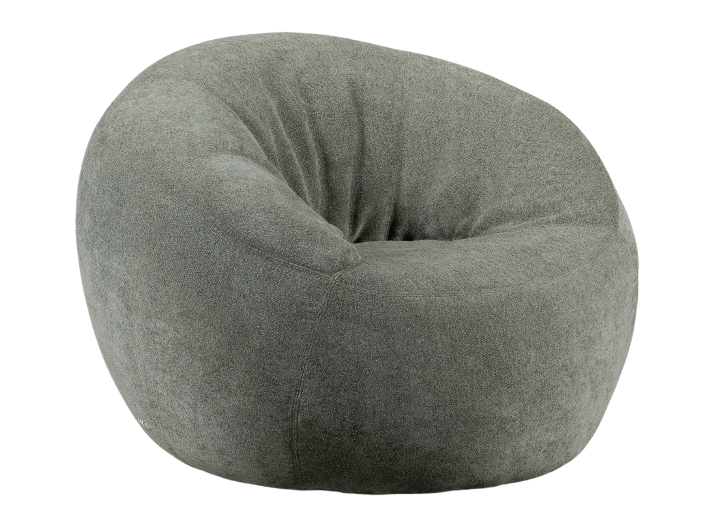 Poltrona Ravi posicionada em living contemporâneo, destacando encosto curvo e volumoso com visual elegante.