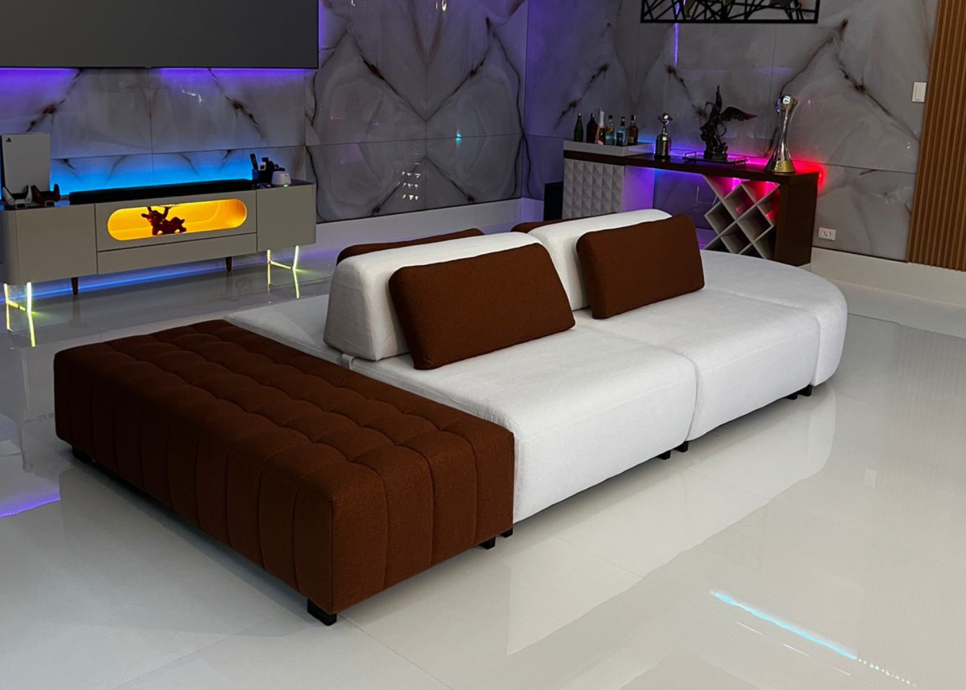 Sofá Automatizado Duetto versatilidade de cores e texturas para sua sala de estar.