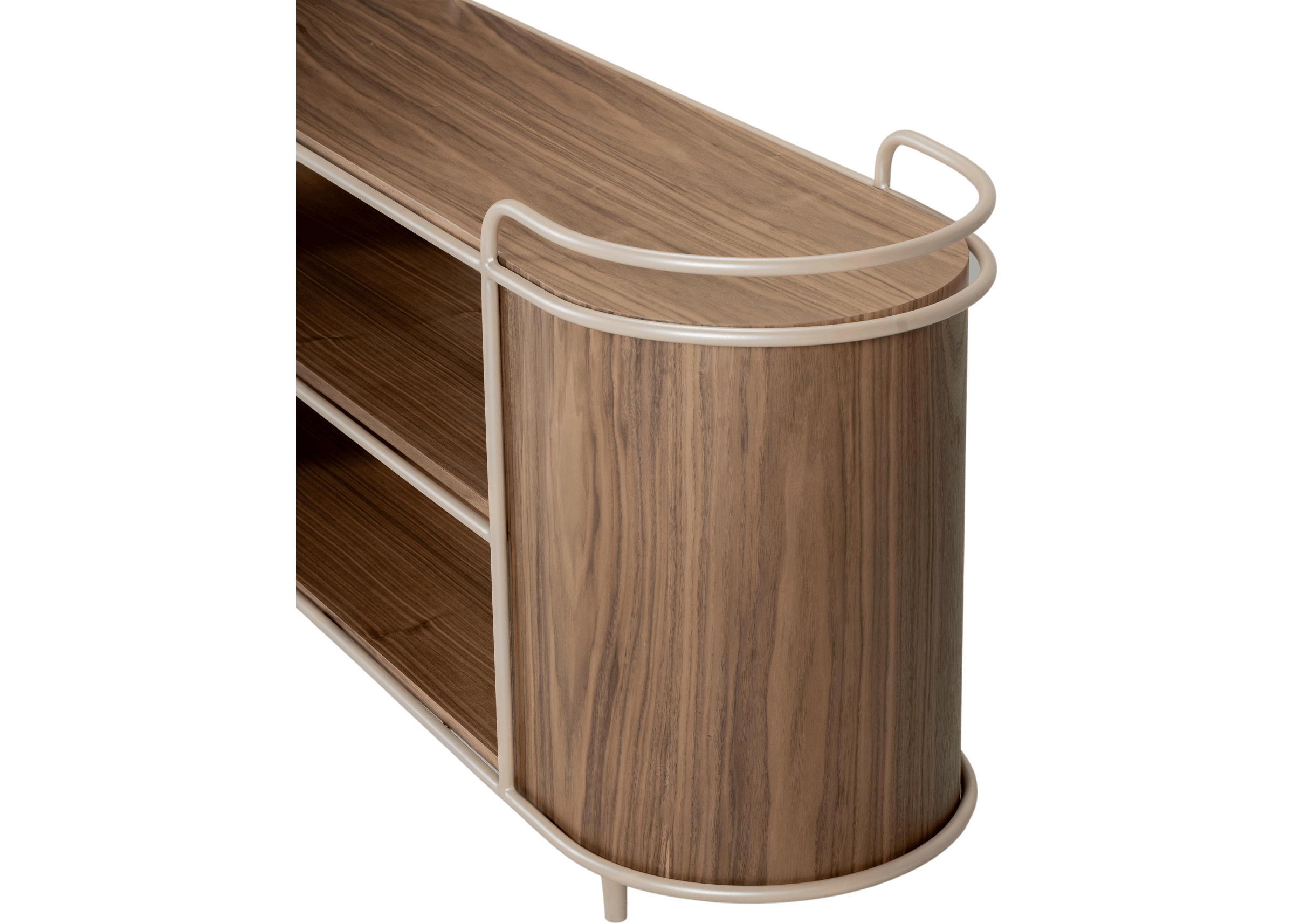 Detalhe do tampo do Aparador Breno em madeira com acabamento natural e moldura metálica tubular, peça sofisticada e contemporânea.