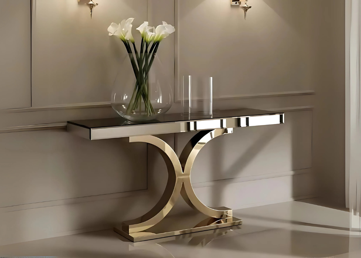 Aparador luxuoso com base em inox dourado e tampo espelhado, ideal para ambientes sofisticados e modernos. Peça elegante que adiciona brilho e requinte à decoração de salas de estar e halls de entrada.
