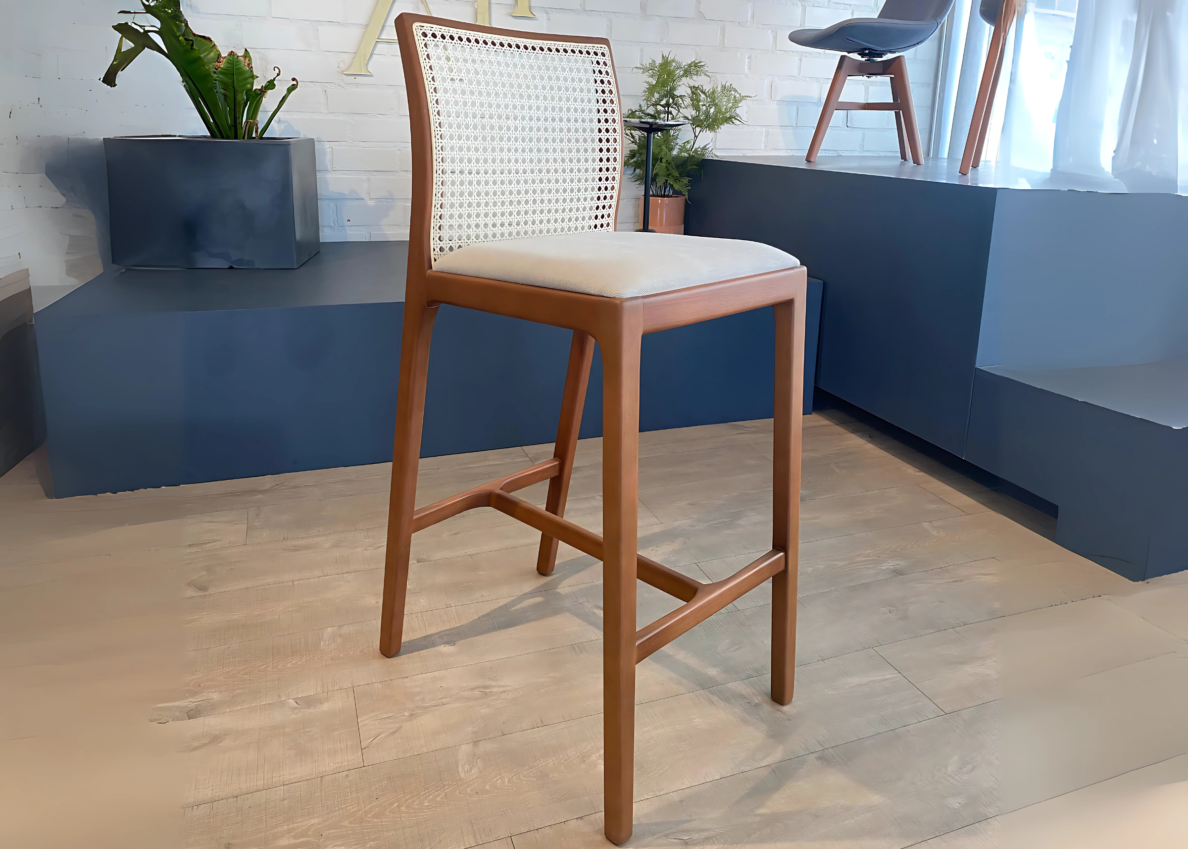 Transforme seu ambiente com o design elegante da Banqueta Camila.