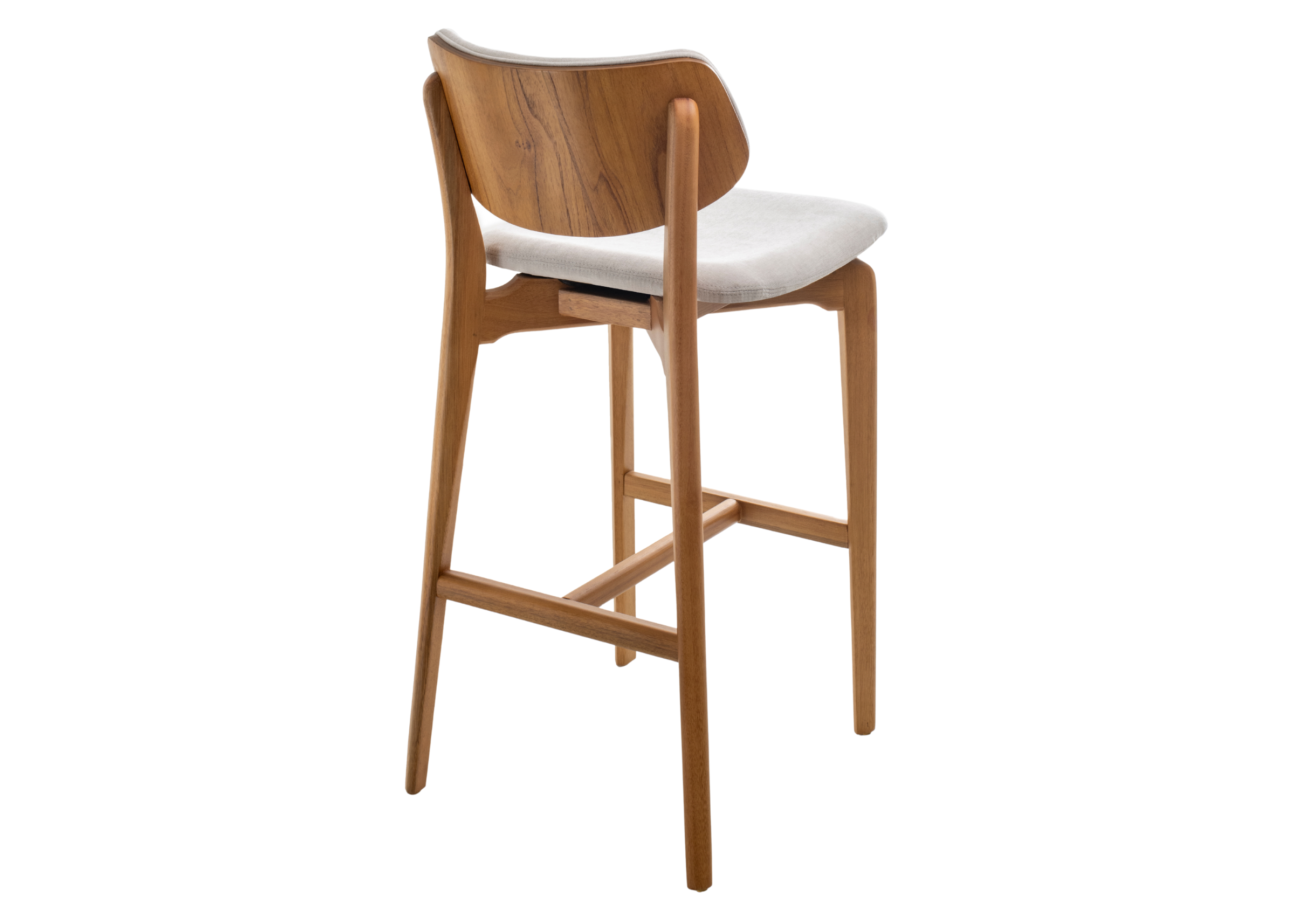 Banqueta em madeira mel para bancadas, com assento revestido em tecido off-white, unindo conforto e estilo em um design contemporâneo.