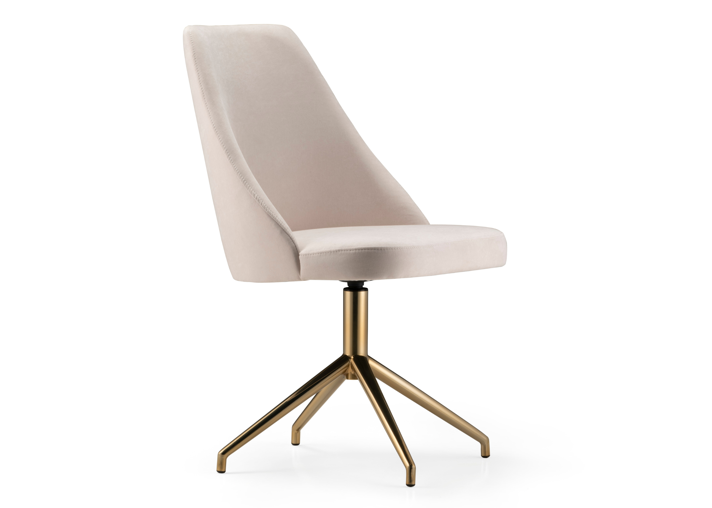 Cadeira giratória Adelle com base dourada e estofado em tecido off-white. Móvel elegante e funcional para composições sofisticadas.