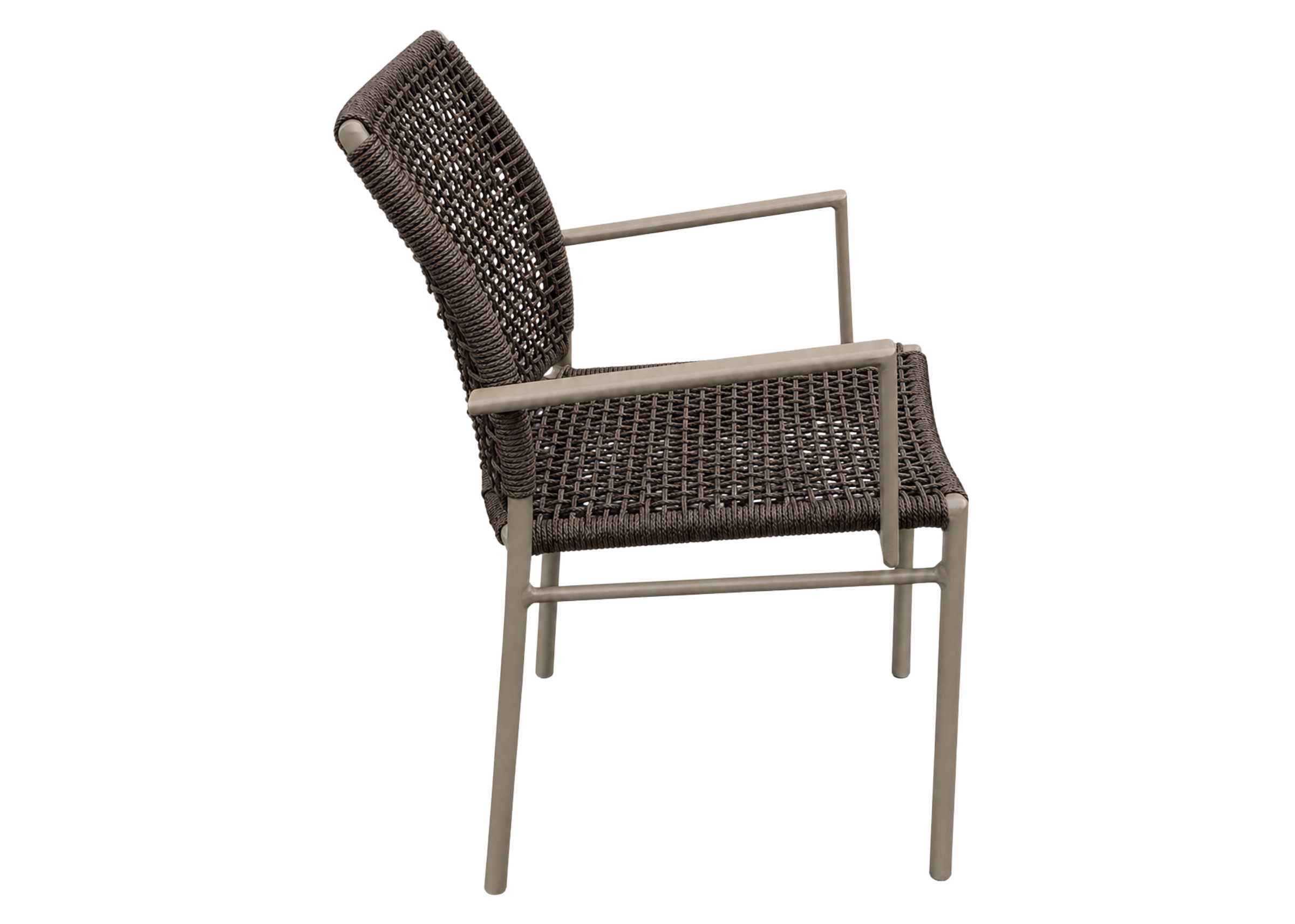 Cadeira Hamma para área externa em alumínio com corda náutica e apoio de braço, apresentando design elegante e confortável para varandas e jardins.