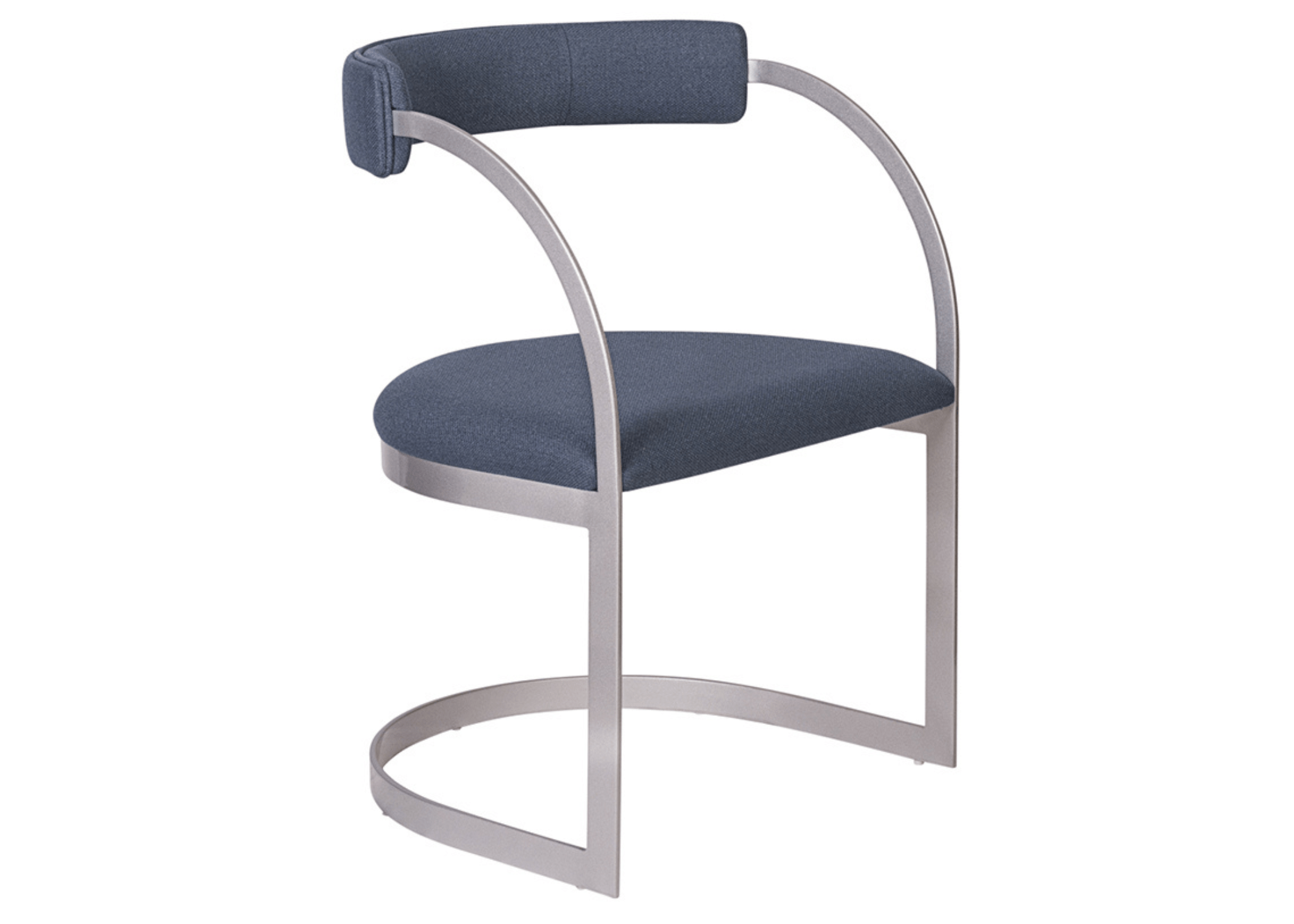 Cadeira Lidi com revestimento em boucle azul de alto padrão, apresentando design sofisticado e elegante, ideal para compor ambientes modernos e refinados.