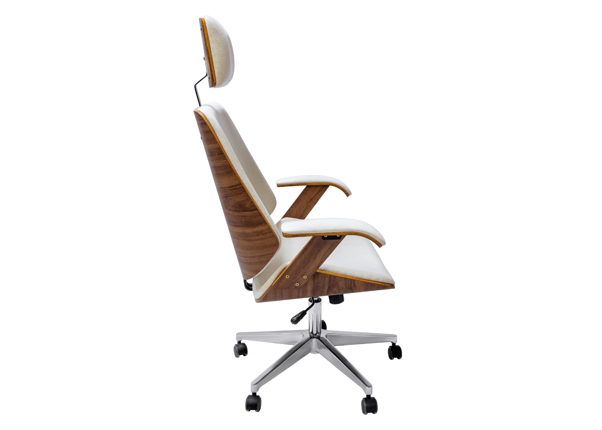 Detalhes refinados: Cadeira Presidente Jocasta com acabamento laminado e estrutura em alumínio polido.