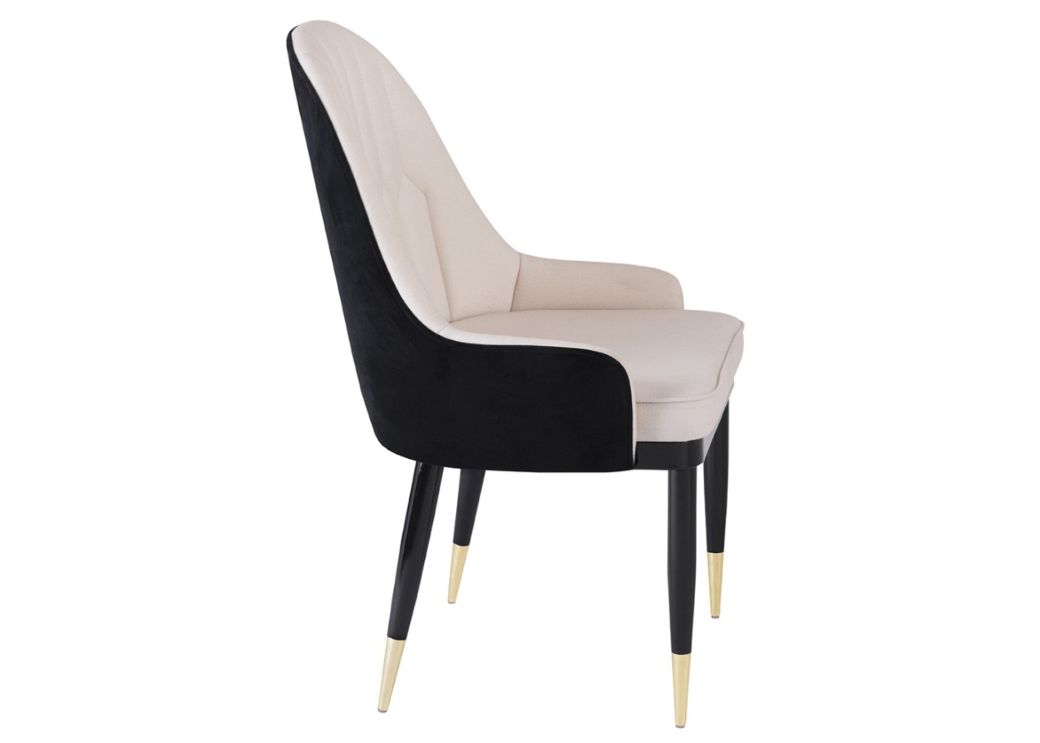 A Cadeira Luxor é uma peça de mobiliário que exala luxo e sofisticação, com um detalhe costurado no encosto que torna verdadeiramente extraordinário.