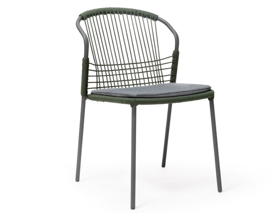 Design moderno: elegante na Cadeira Ocean para área externa.