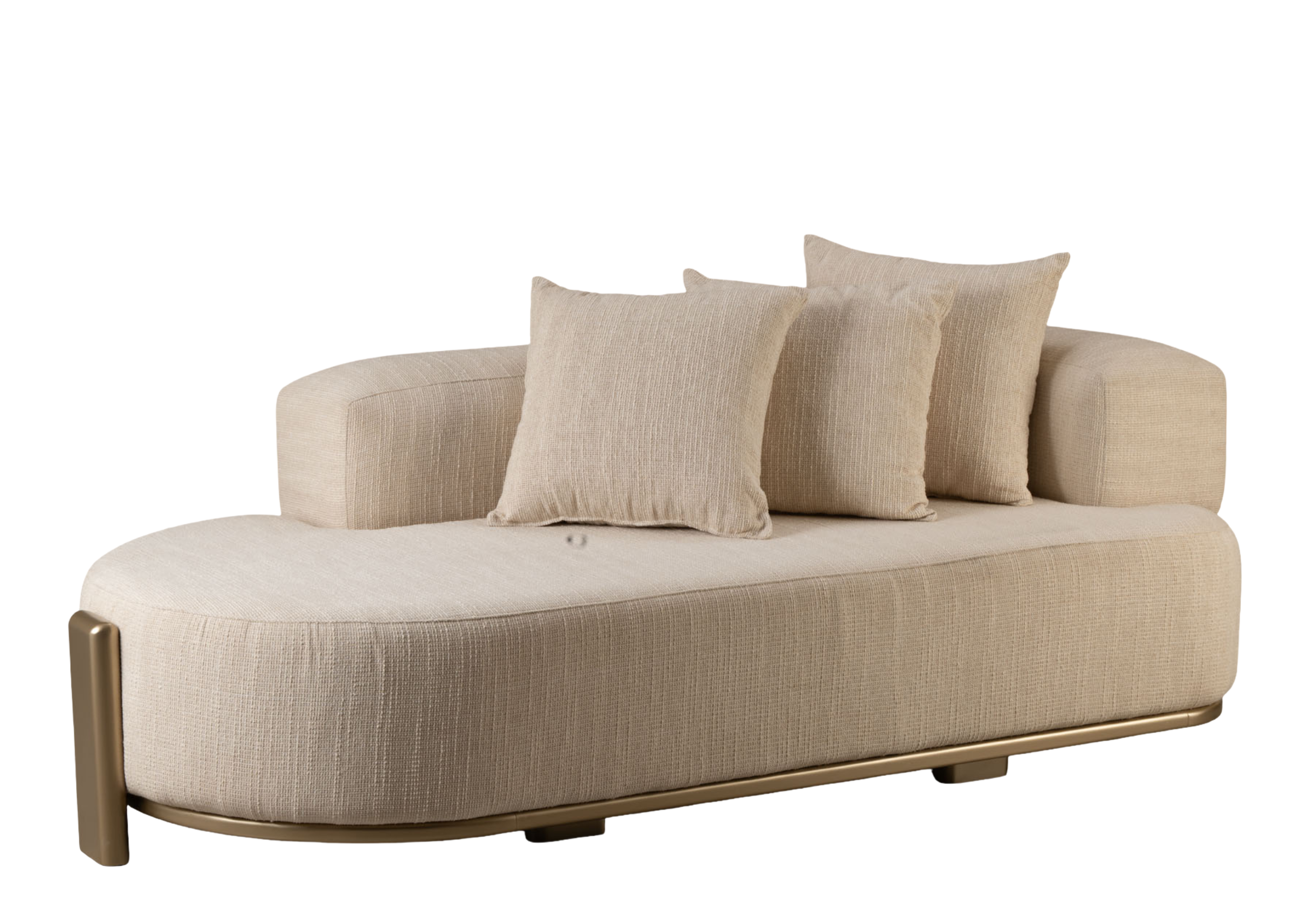 Chaise Divine com base metalizada em ouro e revestimento em tecido bouclé bege, apresentando design elegante e sofisticado, ideal para compor ambientes modernos e refinados.