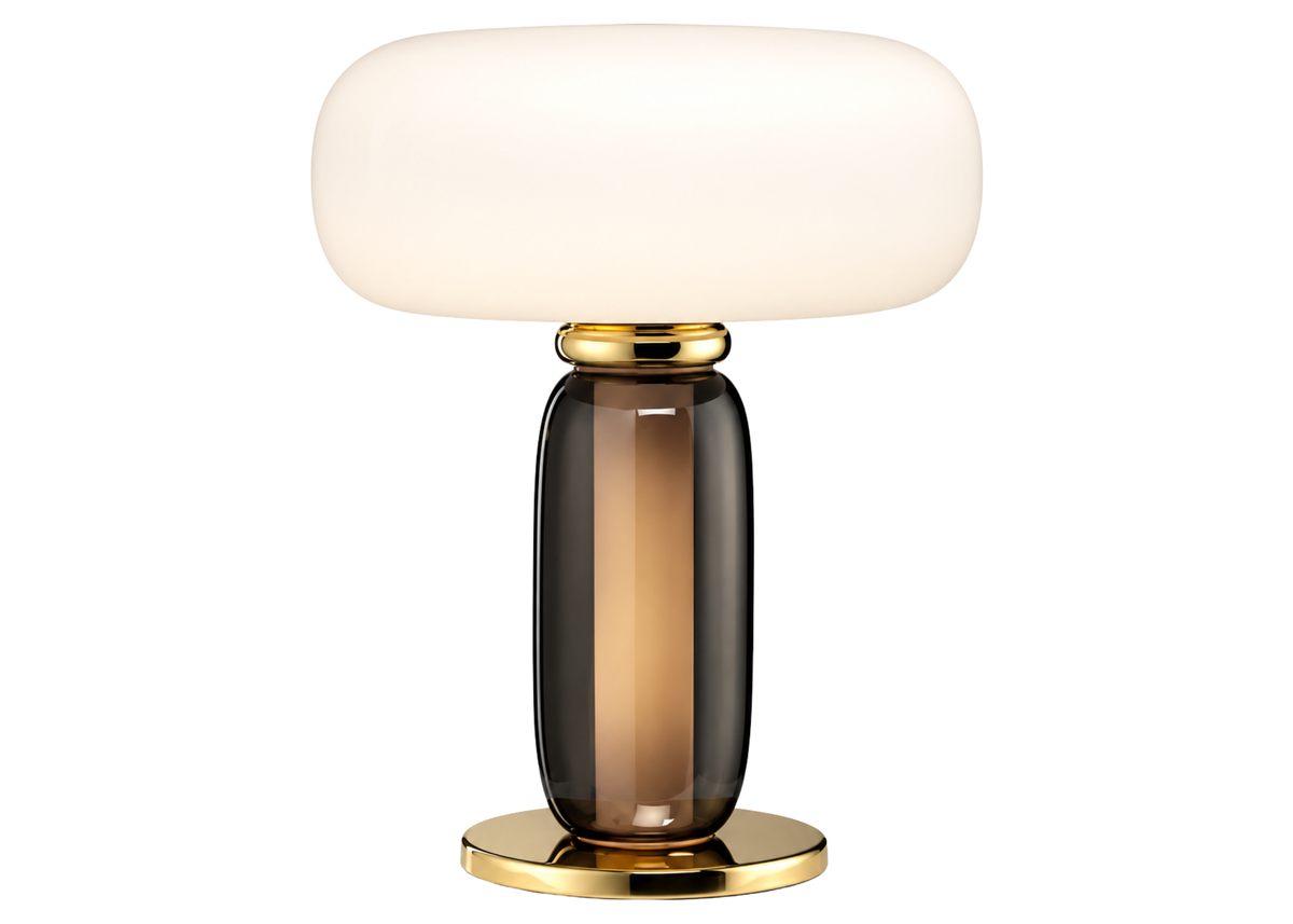 Luminária de mesa 4136 com base em metal dourado, corpo em vidro âmbar e cúpula em tecido branco, apresentando design elegante e sofisticado.