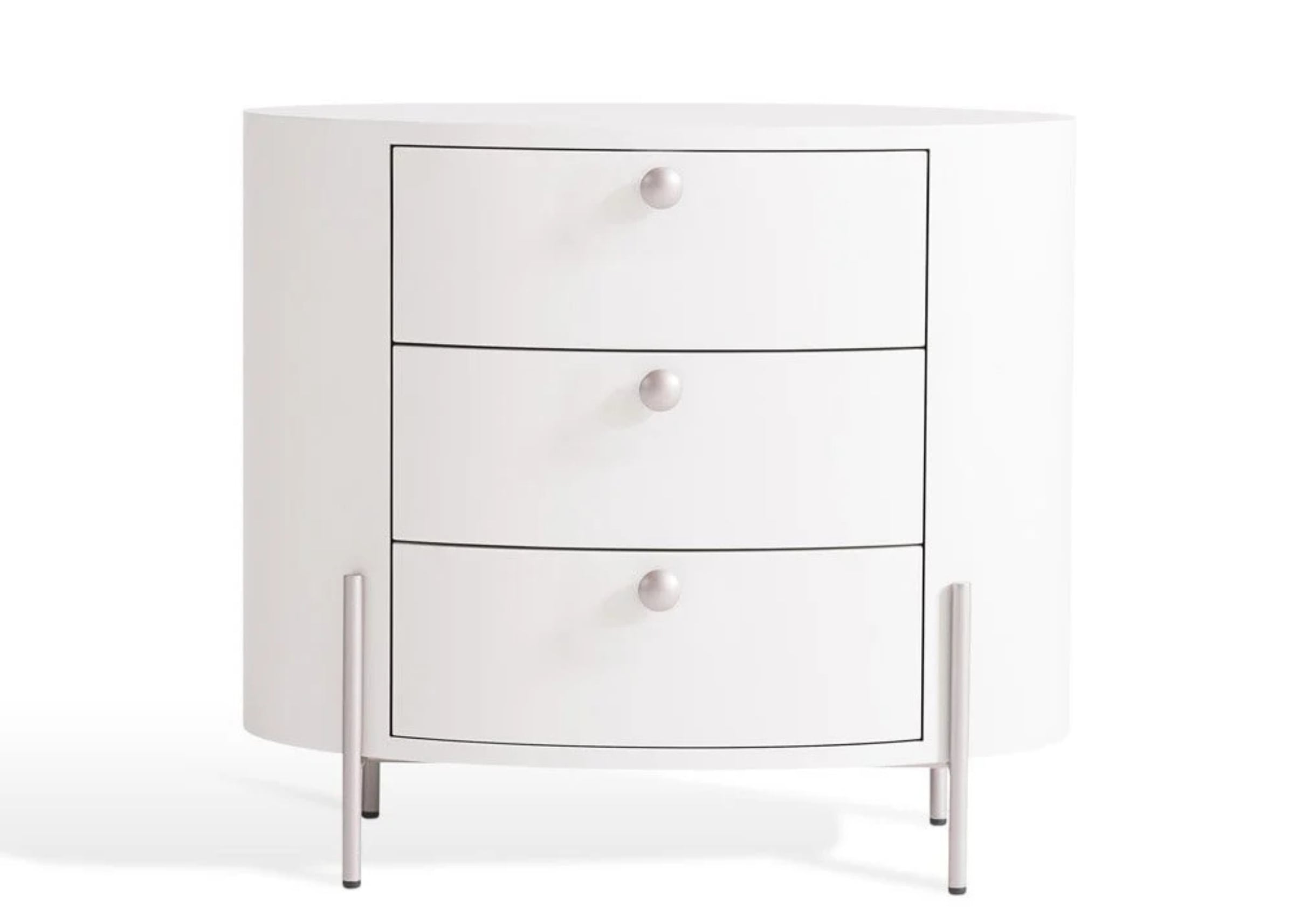 Mesa de cabeceira oval com três gavetas e puxadores discretos em design moderno.
