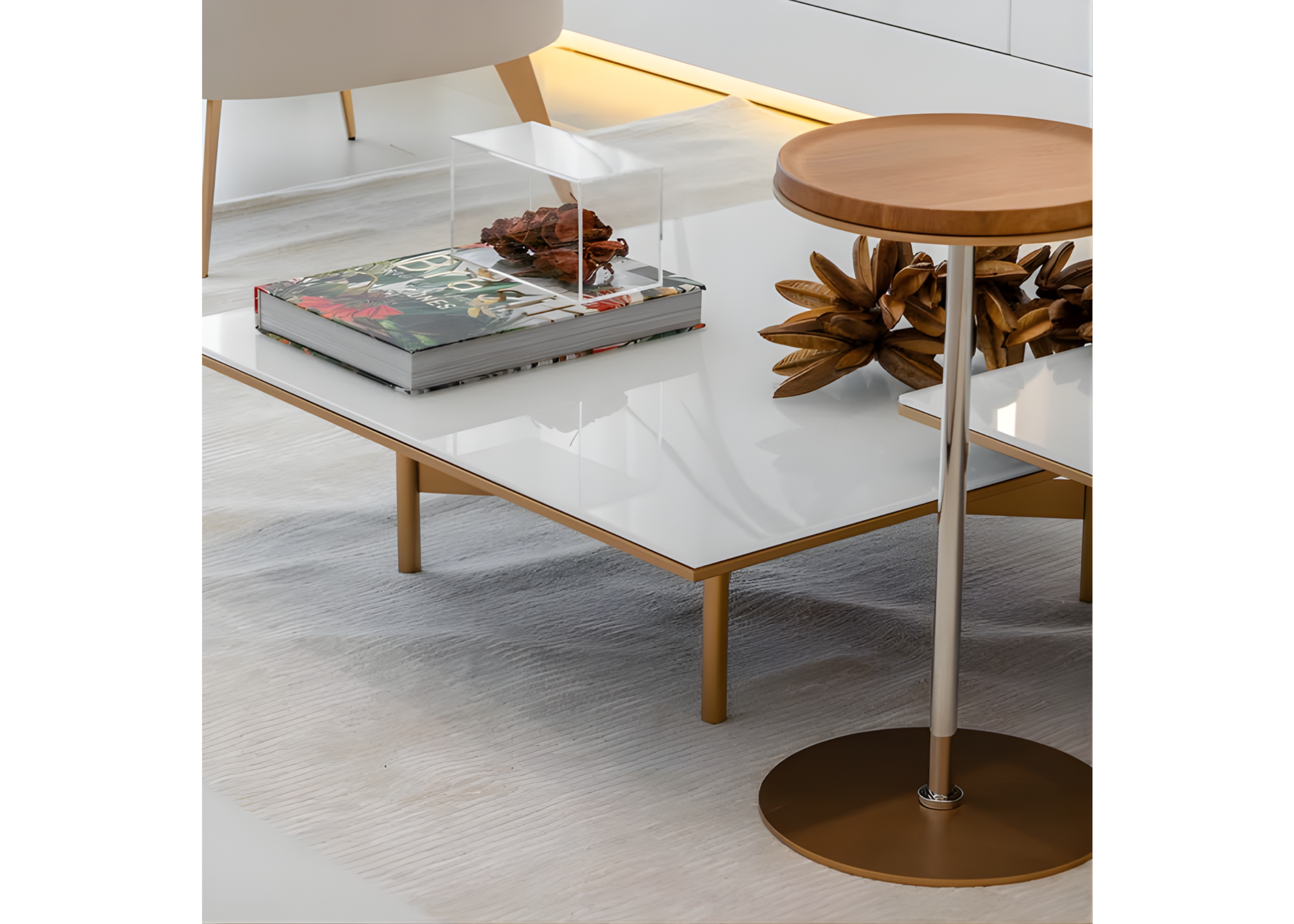 Mesa de centro Eiffel, peça sofisticada que adiciona um toque de luxo e elegância ao ambiente.