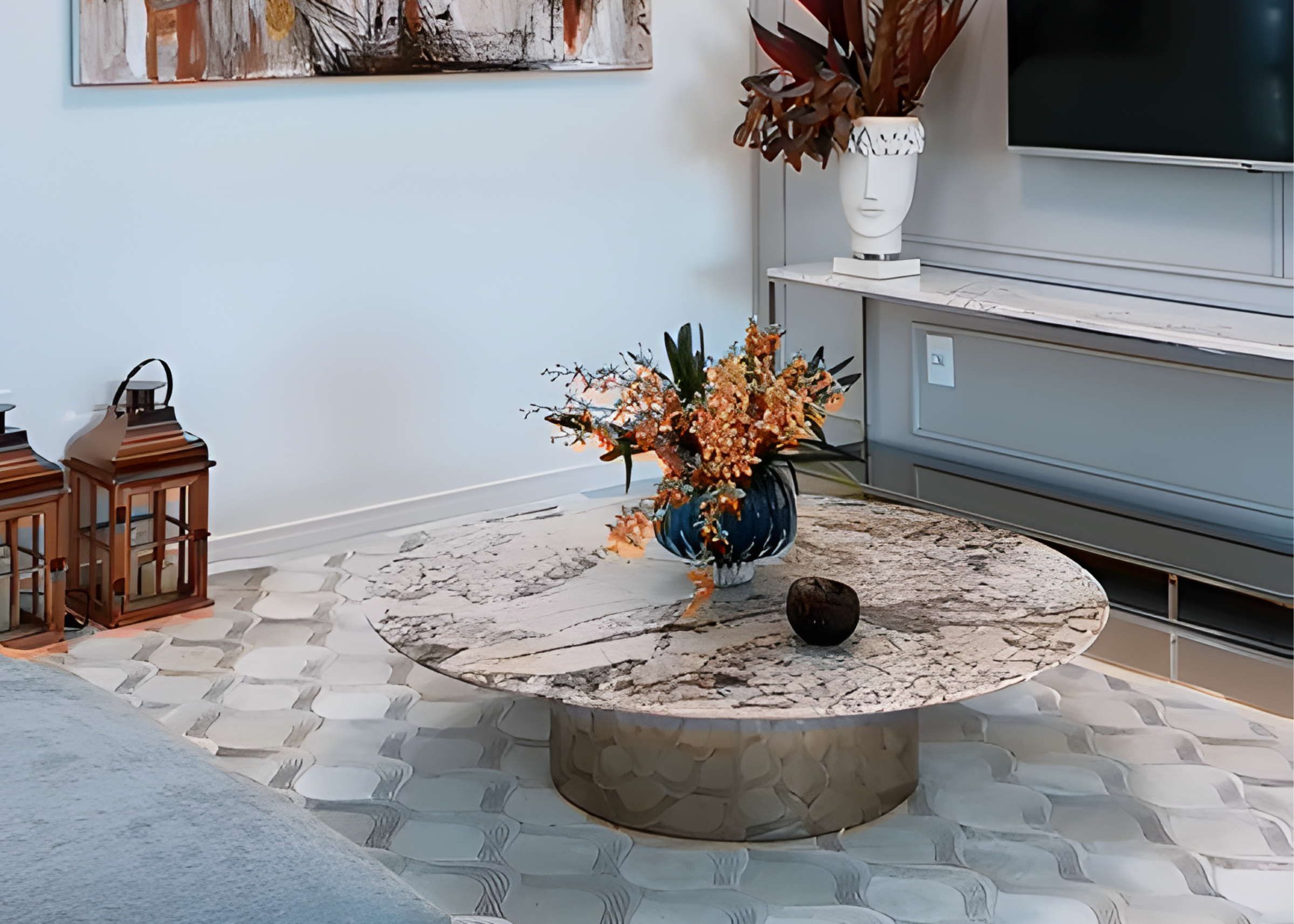 Mesa de centro Imperadora com tampo marmorizado, destacando-se em sala de estar elegante e sofisticada.