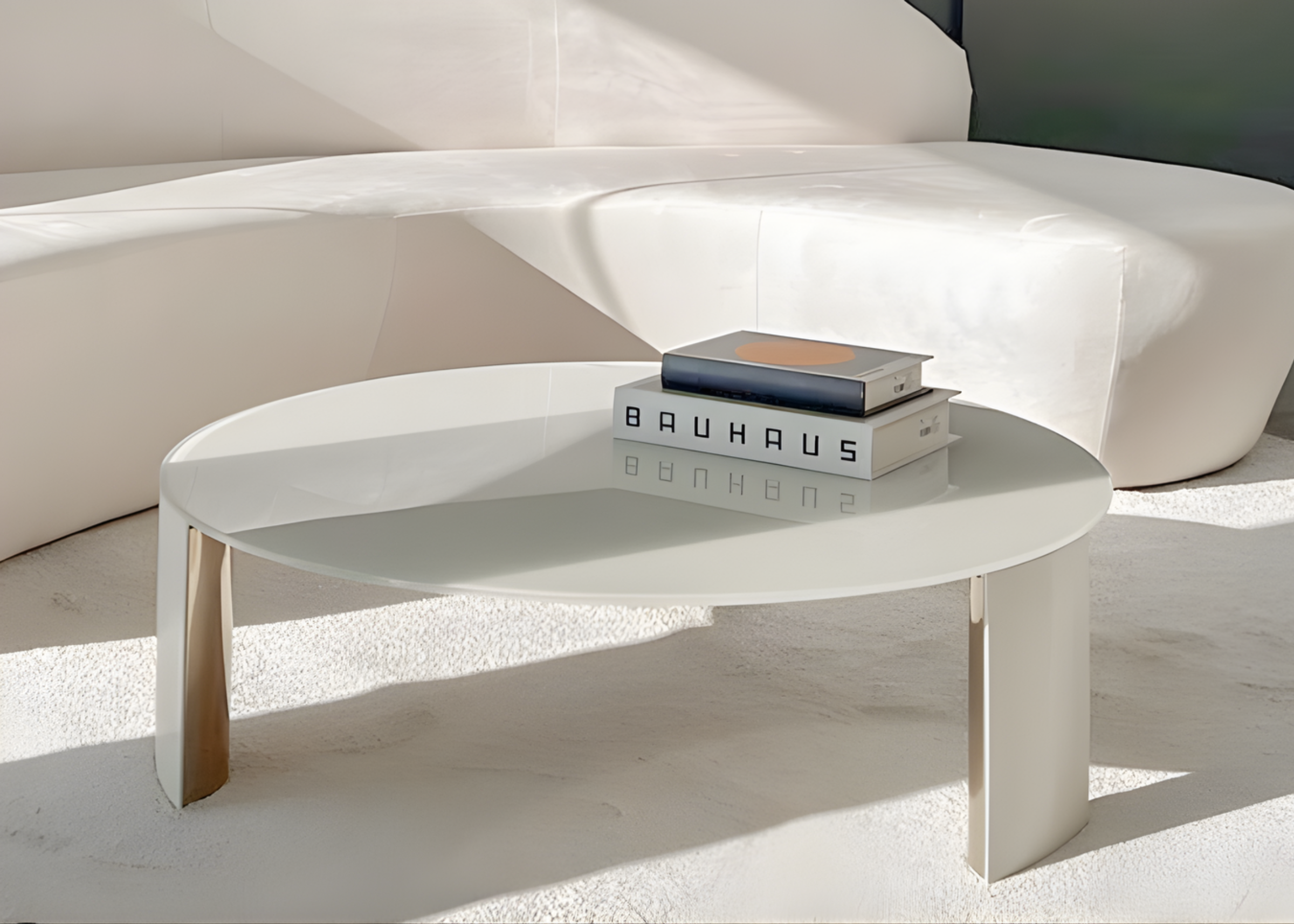 Mesa de centro Imperial em ambiente de sala de estar aconchegante, combinando elegância e conforto.