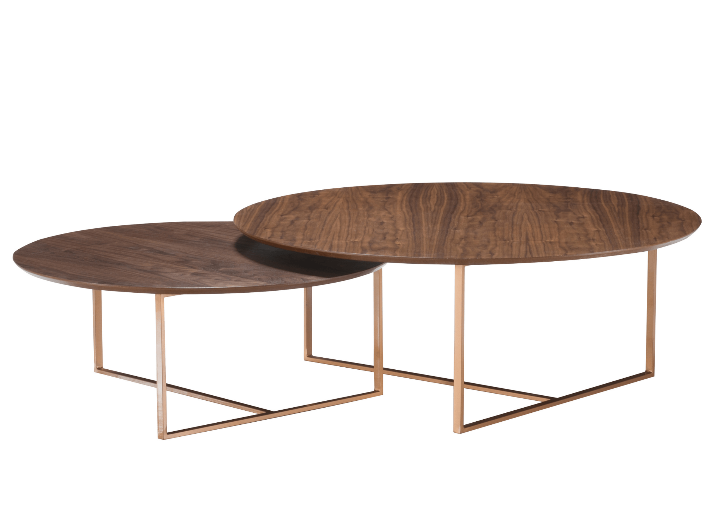 Mesa de centro redonda com base em aço carbono dourado e tampo em madeira nogueira. Combinação elegante para salas de estar sofisticadas.