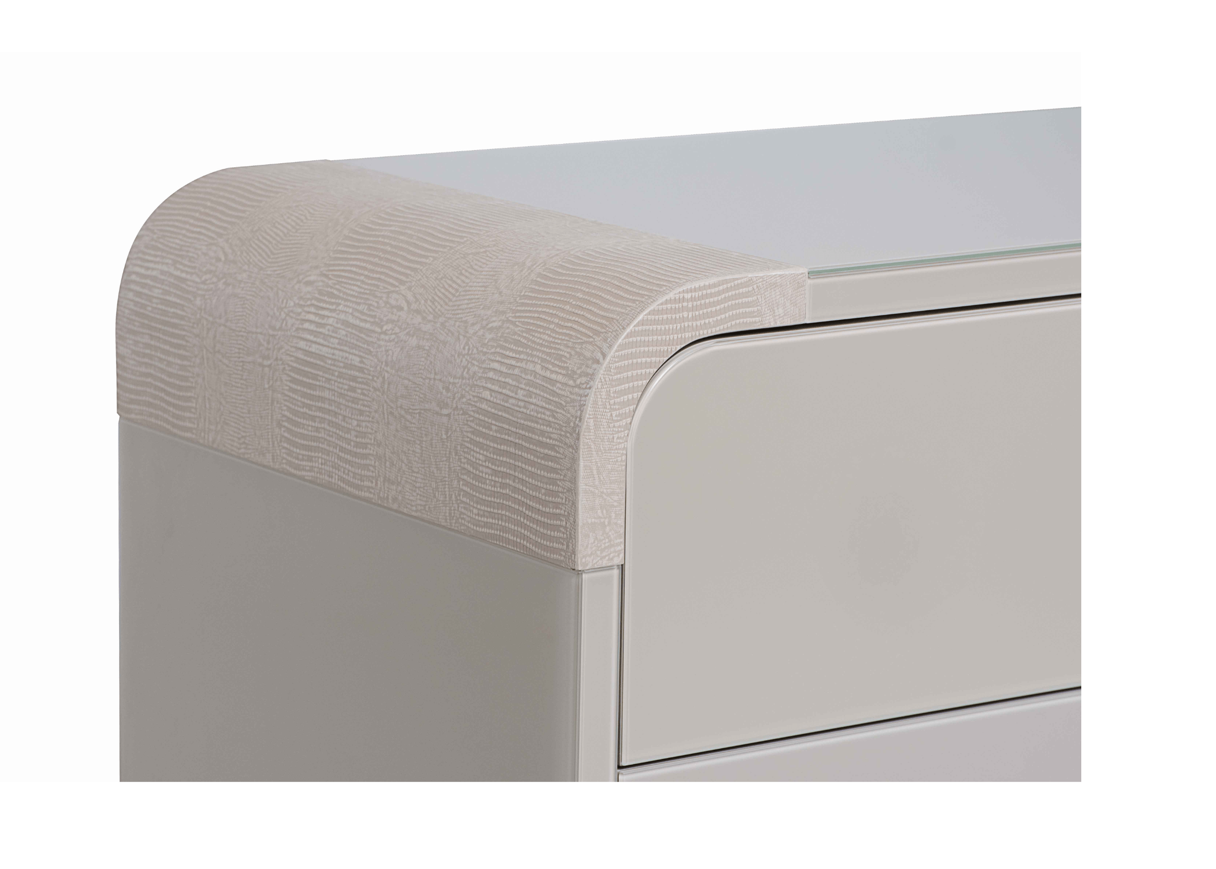 Design fluido, presença marcante.