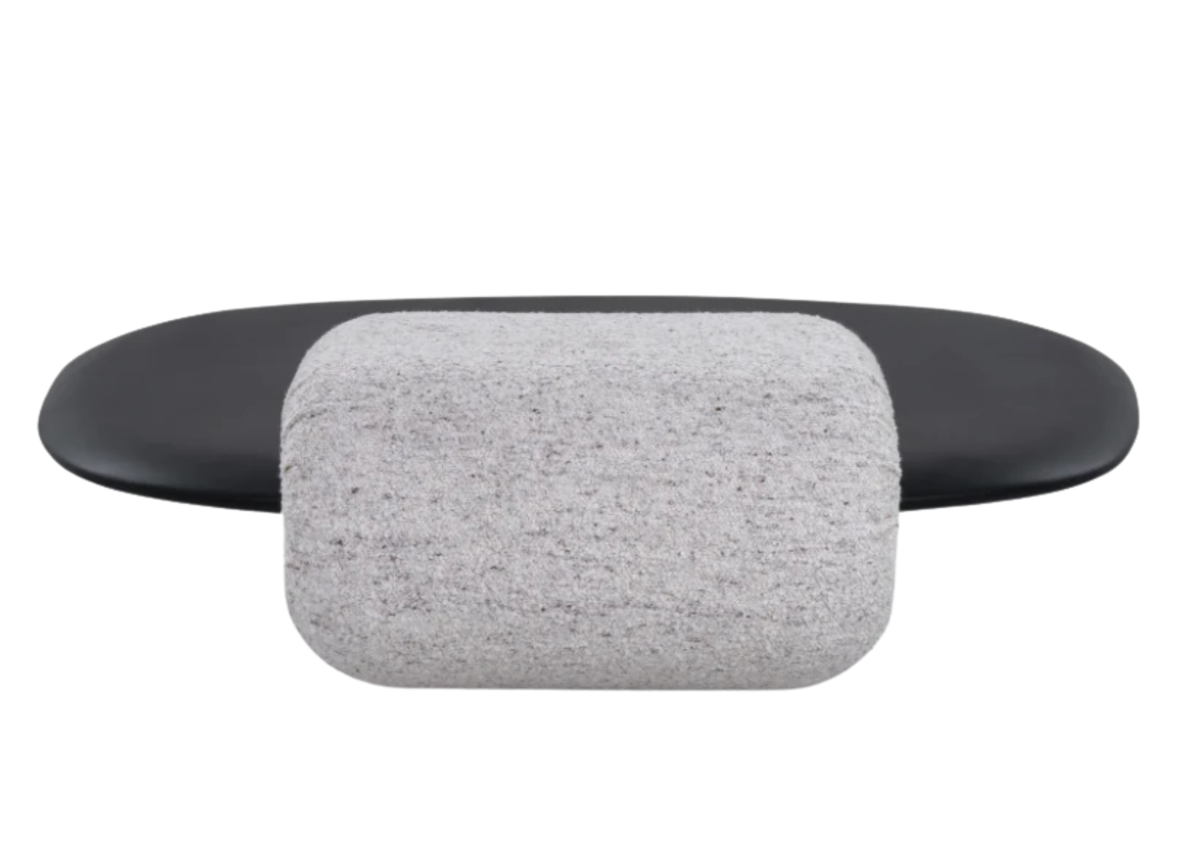 Mesa de centro Nautilus com detalhe na base revestida em tecido boucle mesclado, ideal para salas de estar sofisticadas e contemporâneas.