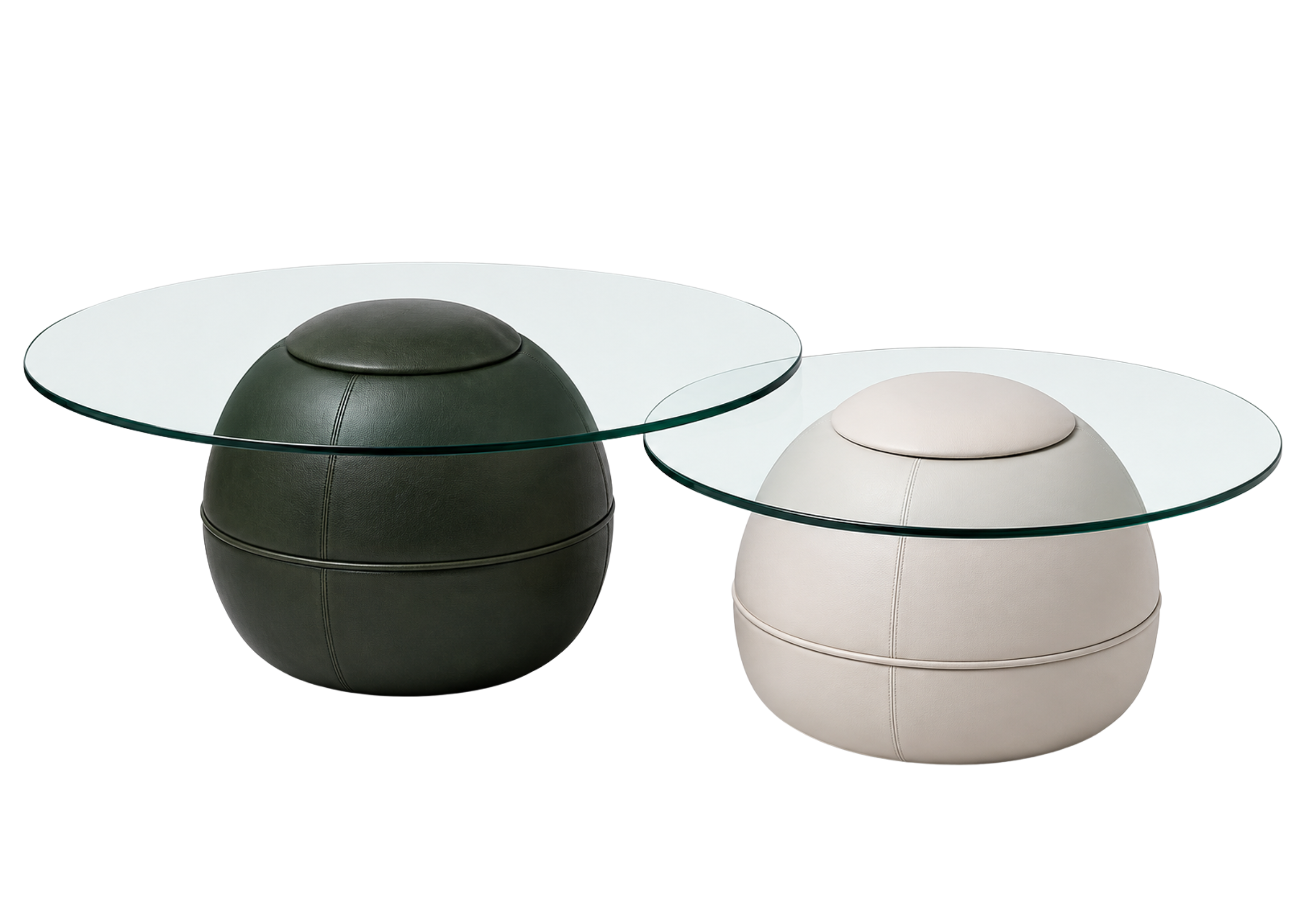 Mesa de centro Stella com tampo em vidro e base revestida em couro, apresentando design sofisticado e elegante, ideal para compor ambientes modernos e refinados.