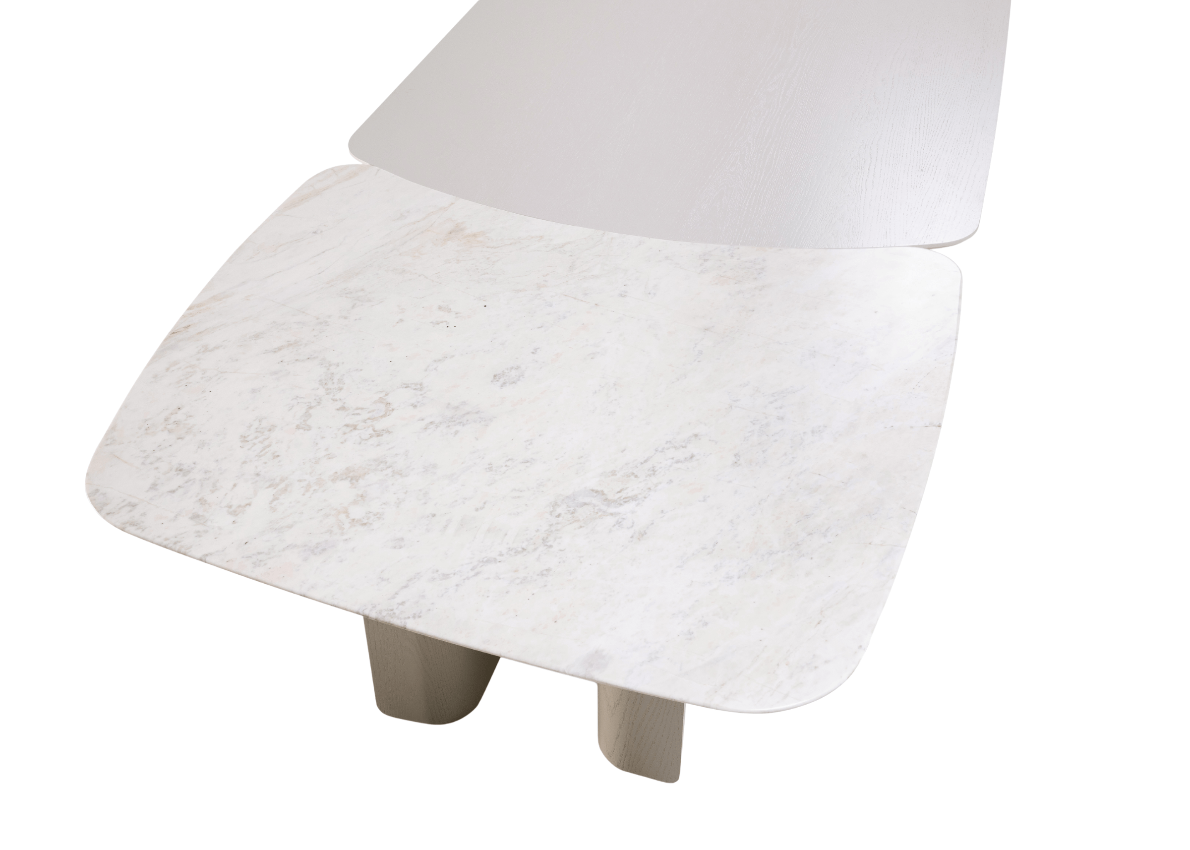 Tampo elegante da Mesa Áurea unindo a nobreza do mármore ao calor da madeira.