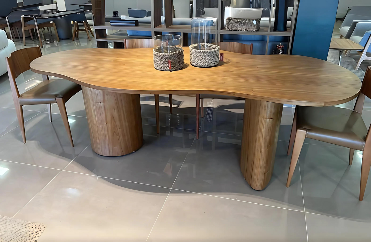 Mesa de jantar orgânica Wave toda laminada, apresentando design elegante e sofisticado, ideal para compor ambientes modernos e refinados.