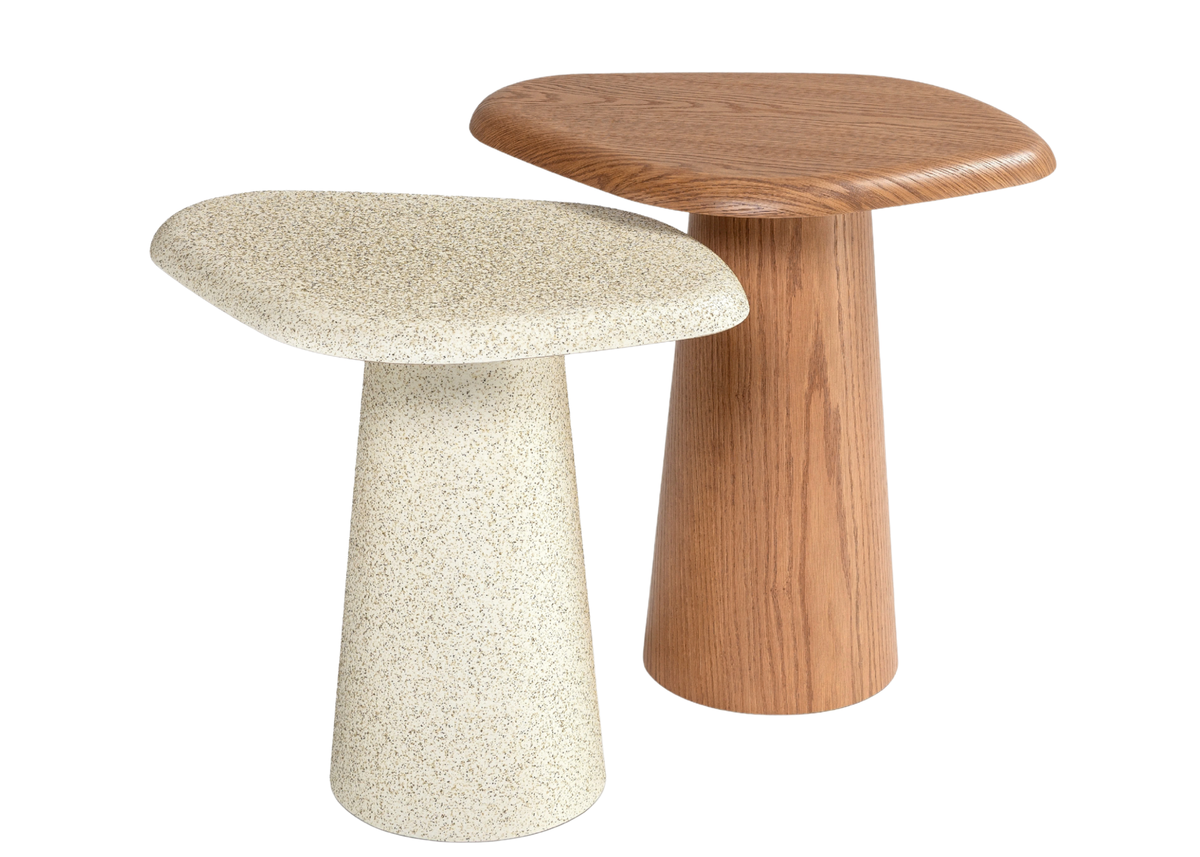 Mesa Lateral Cora em lâmina de madeira com design orgânico, formas curvas e acabamento sofisticado para ambientes contemporâneos
