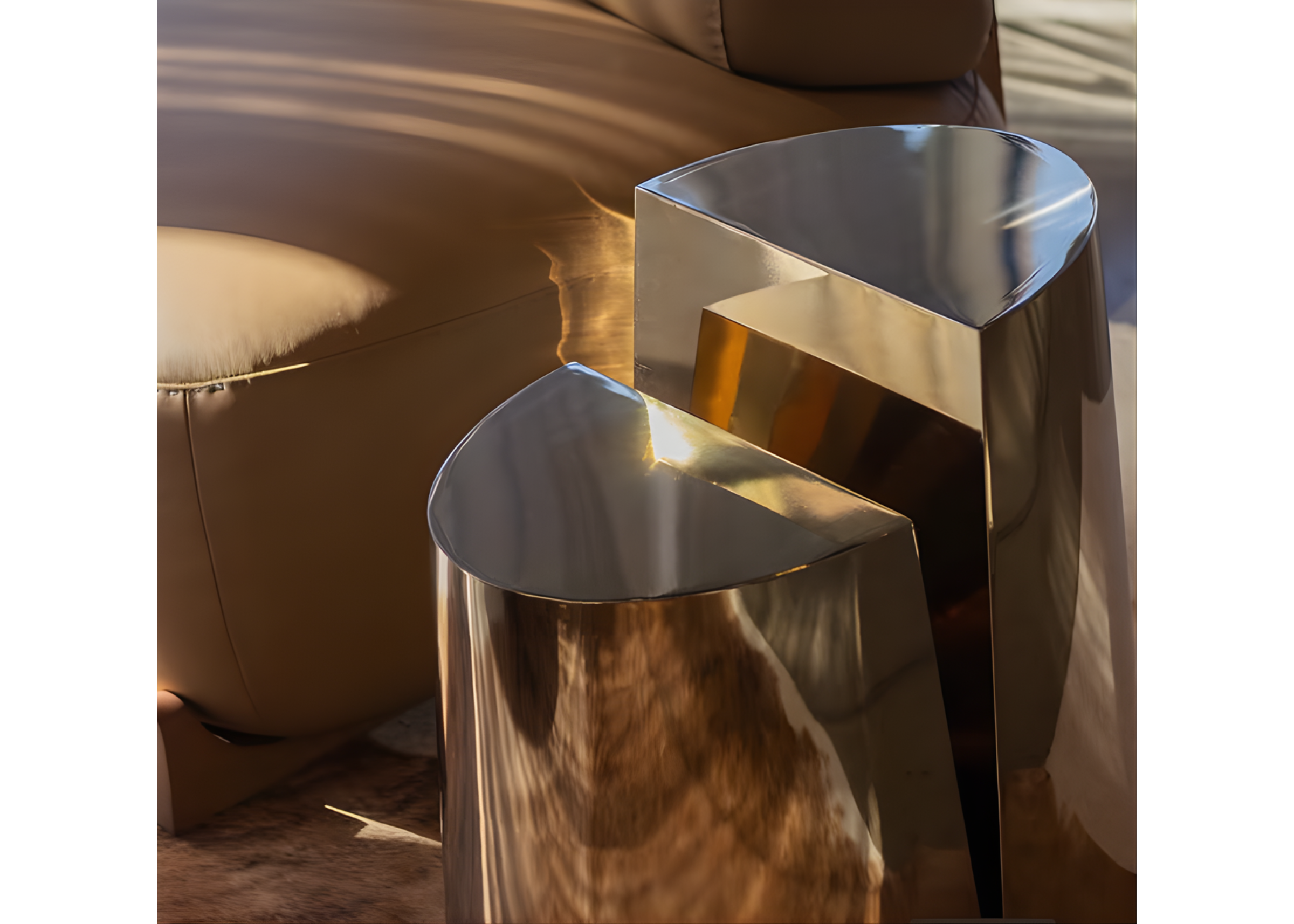 Mesa lateral Forma com detalhes encantadores, unindo luxo, elegância e sofisticação ao ambiente.