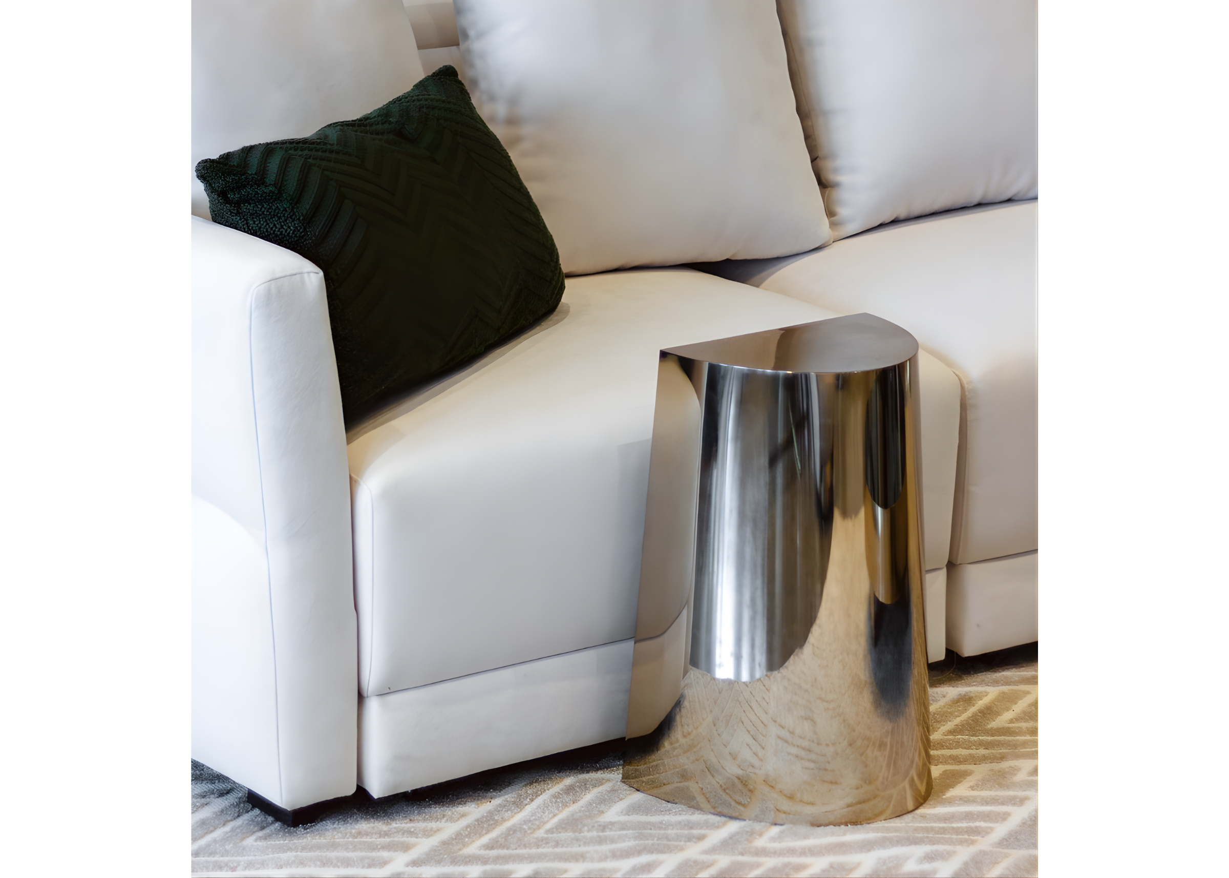 Mesa lateral Forma sofisticada, ideal para ambientes elegantes e refinados, combinando estilo e funcionalidade.