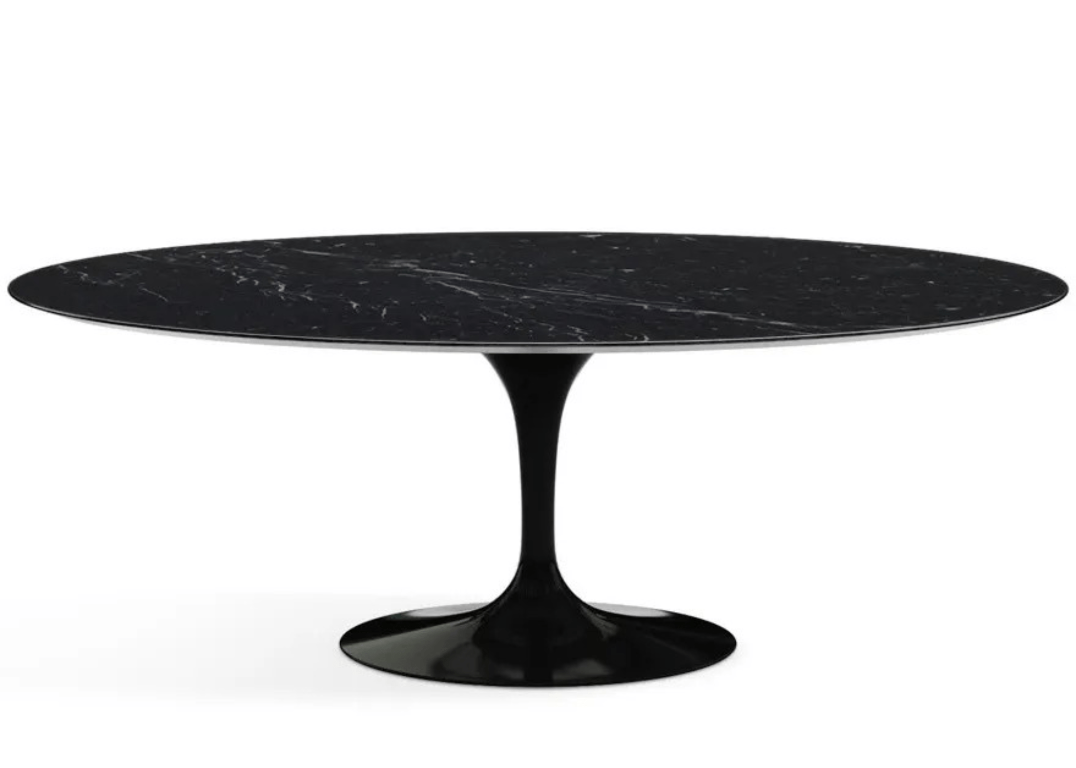 Tampo da mesa Saarinen Oval em vidro marmorizado, adicionando um toque de luxo e elegante ao ambiente.
