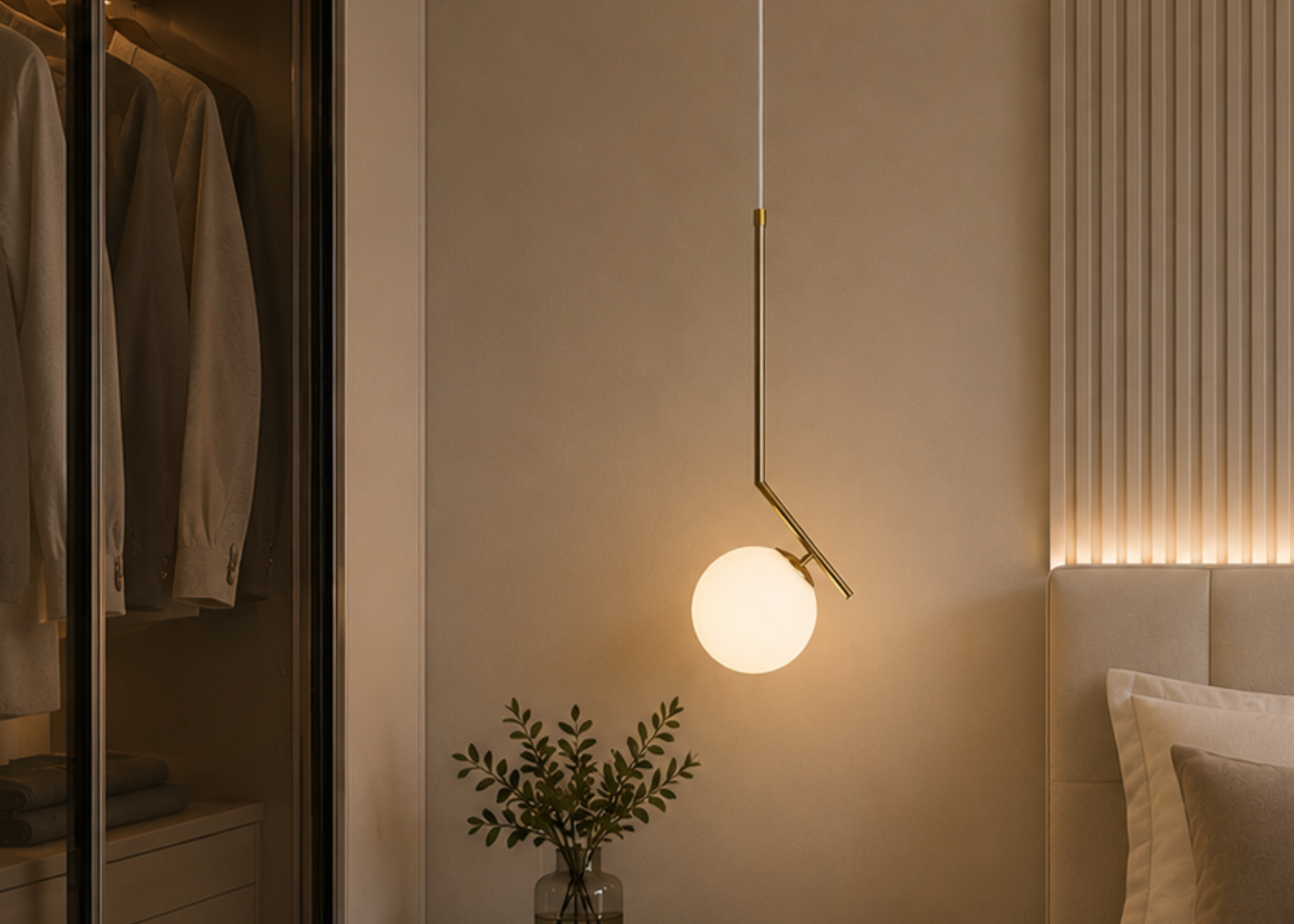 Pendente 5029 com design moderno, estrutura em metal ouro velho e vidro leitoso, proporcionando iluminação elegante para diversos ambientes.