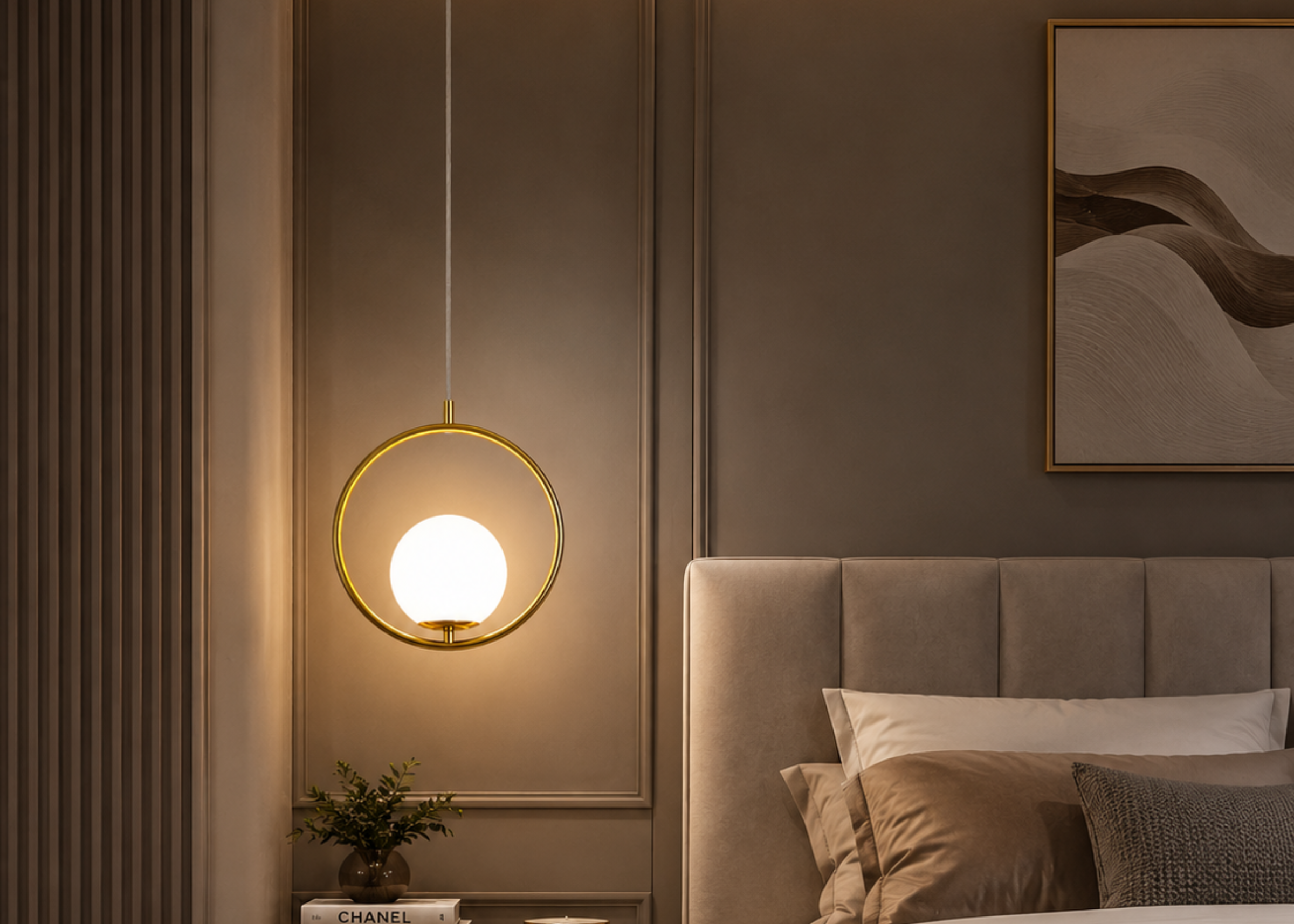 Pendente modelo 5033 em metal dourado acobreado com globo em vidro leitoso, ideal para compor ambientes elegantes e contemporâneos.