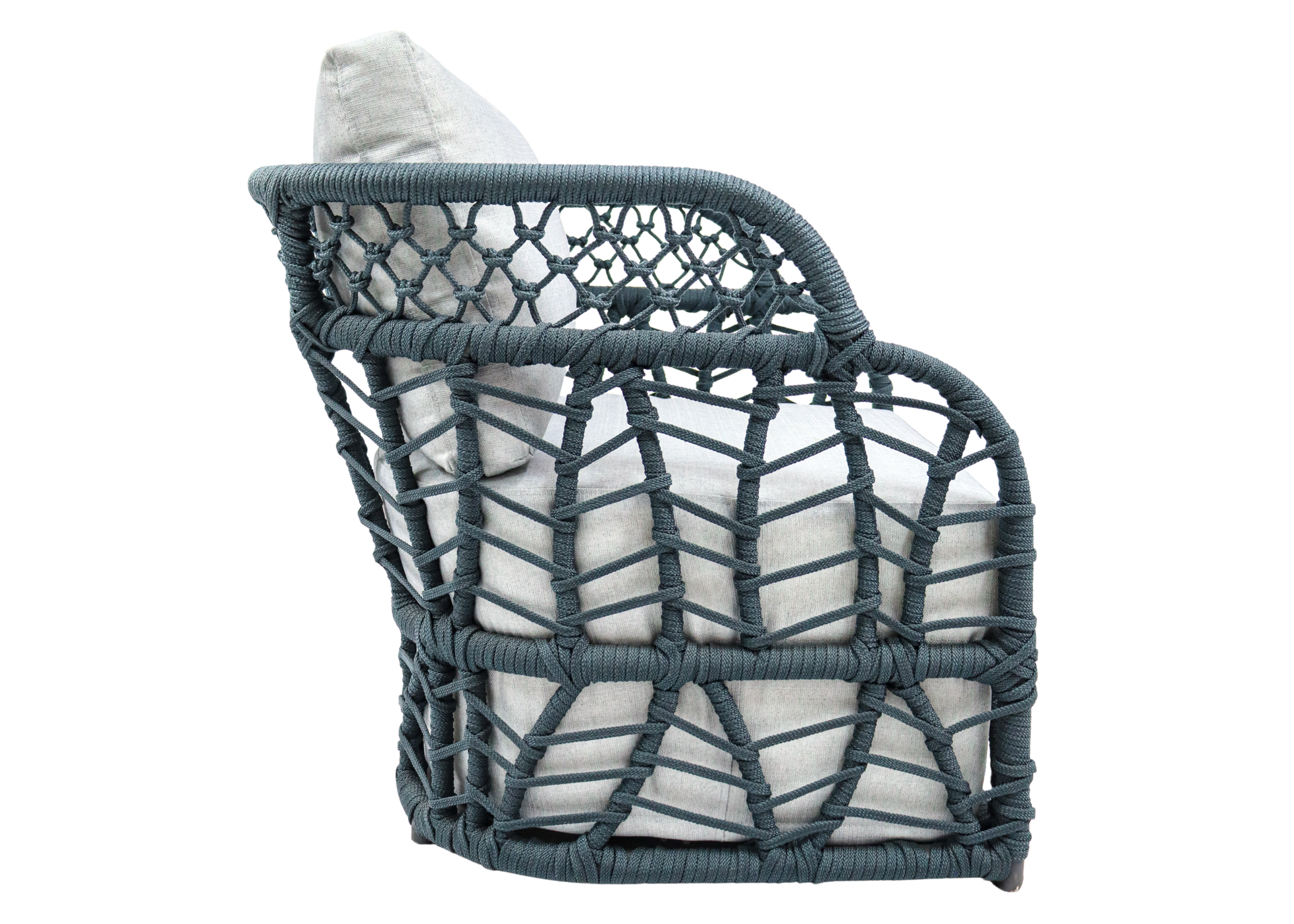 Poltrona para área externa com estrutura em alumínio e corda náutica modelo Viena. Móvel para ambientes externos.