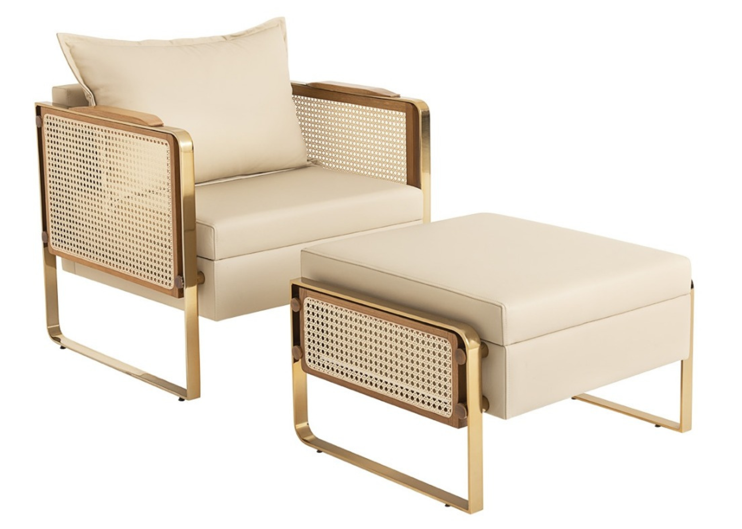 Poltrona Ari com tela, puff e estrutura em aço inox, revestida em couríssimo bege, combina conforto, sofisticação e design magnífico para ambientes elegantes.