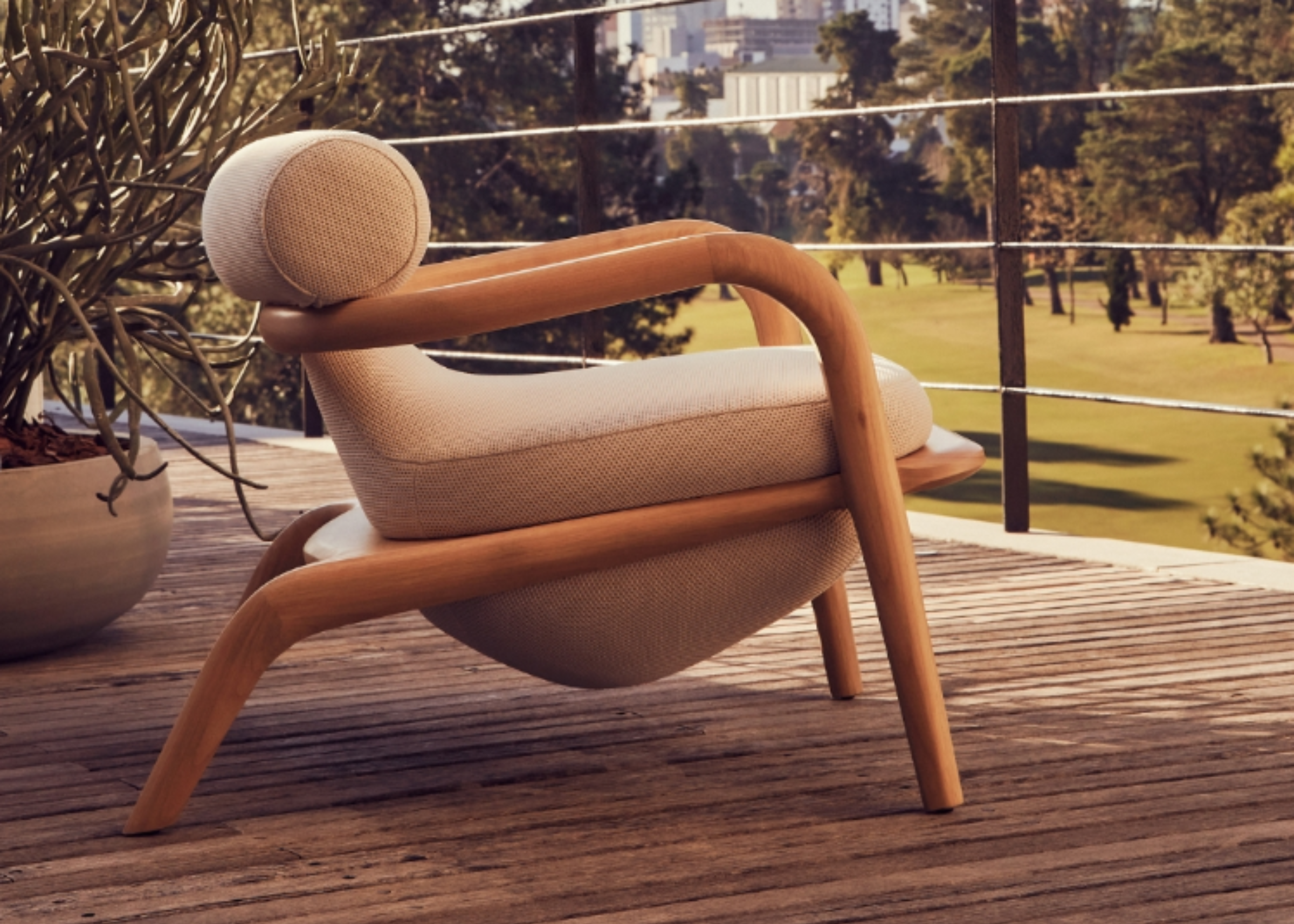 Poltrona Arko requintada e moderna, com detalhes encantadores, oferecendo conforto e elegância para ambientes sofisticados.
