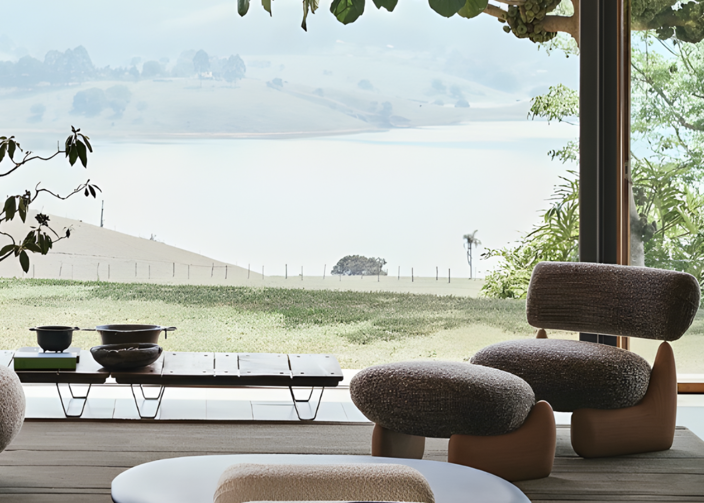 Poltrona Elos com puff em ambiente sofisticado, transmitindo elegância, conforto e design contemporâneo para salas de estar refinadas.