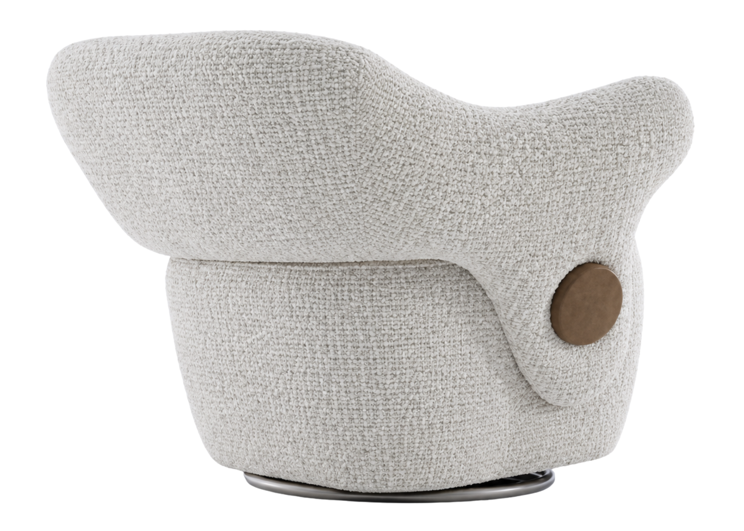 Poltrona giratória Libella estofada em bouclé off white com detalhes em madeira, oferecendo conforto e sofisticação para compor espaços modernos.