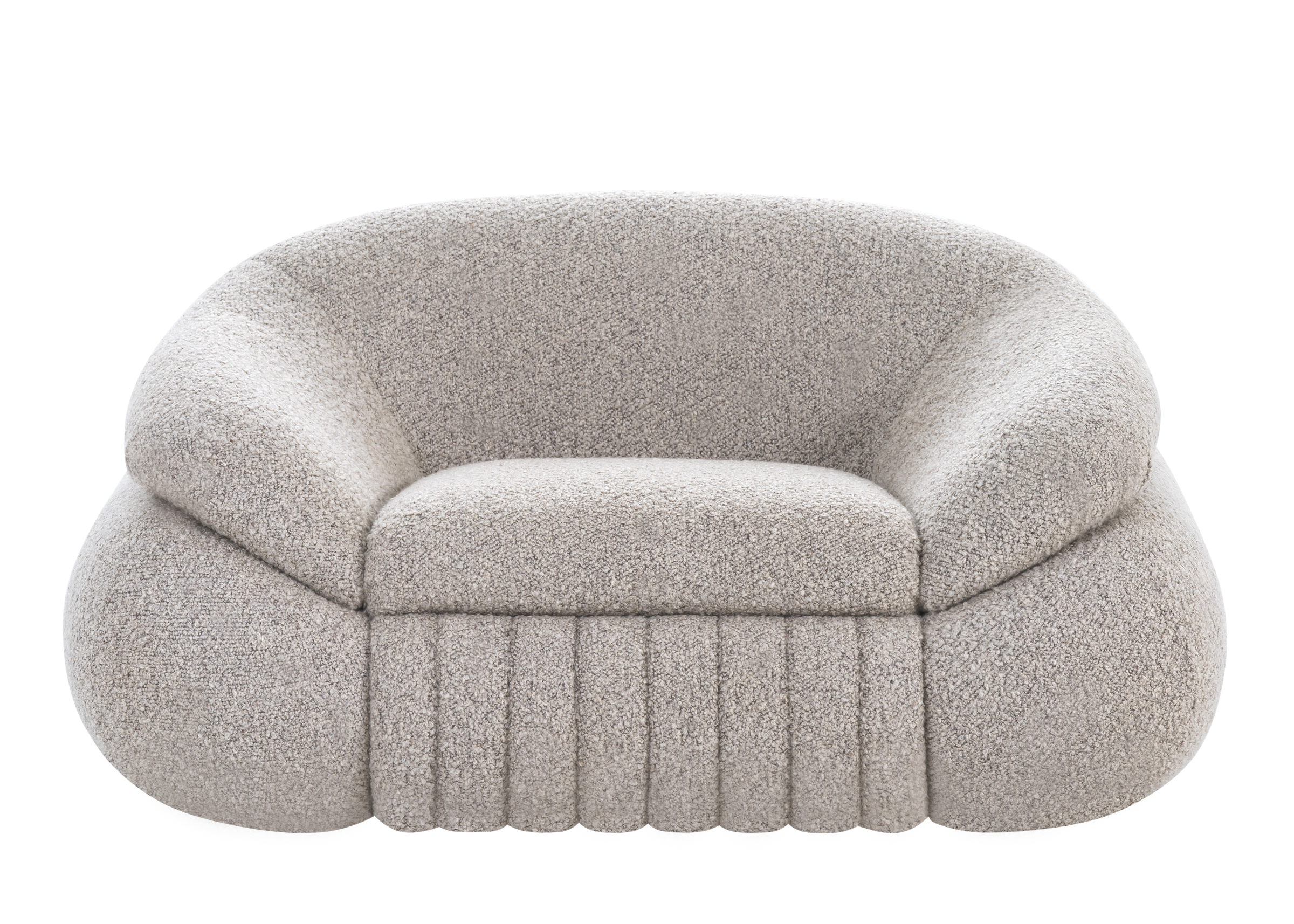 Poltrona Jubarte com revestimento em bouclé, oferecendo conforto, elegância e design sofisticado para salas de estar contemporâneas.