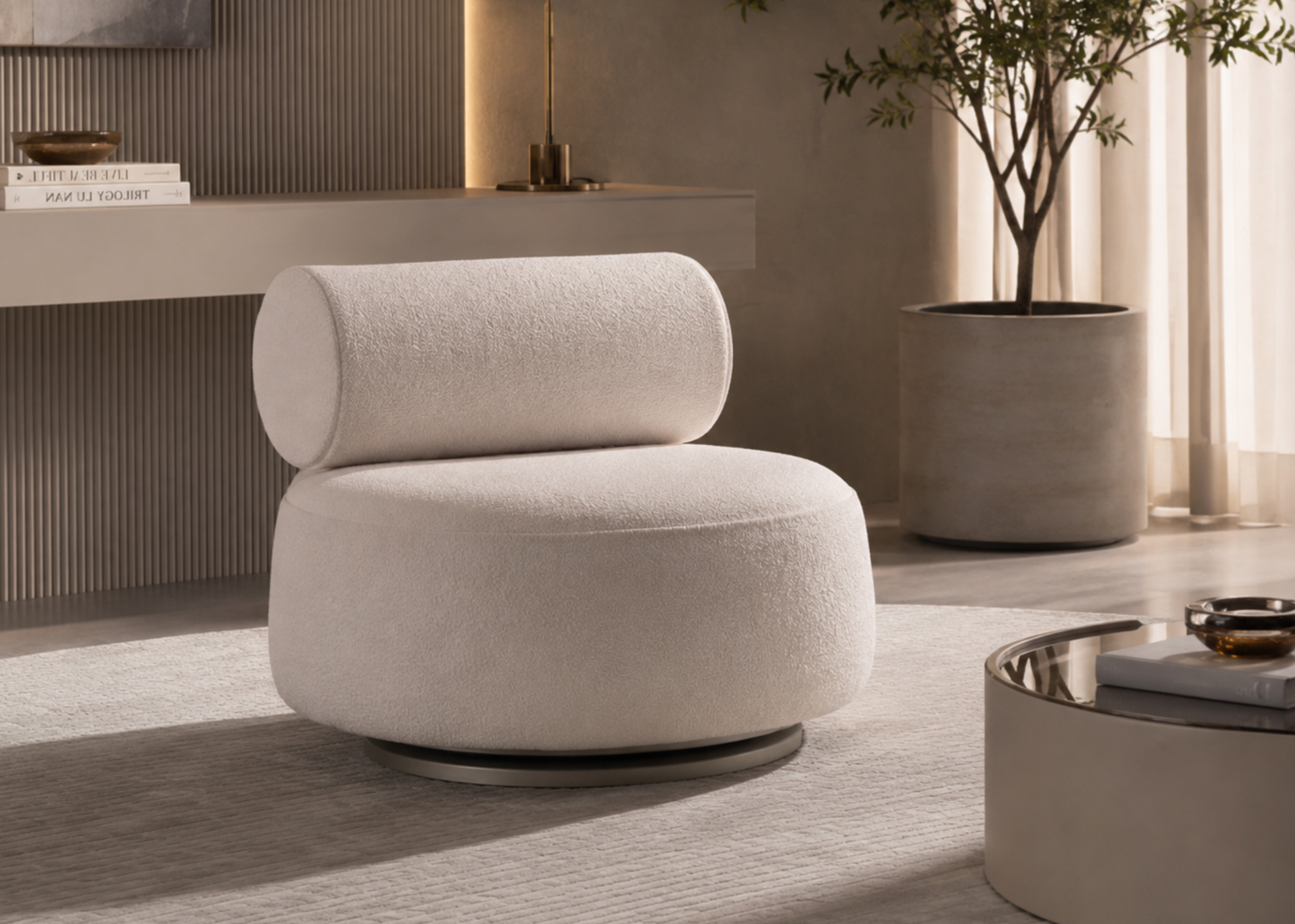 Poltrona Kenny giratória em sala moderna e sofisticada, apresentando design elegante e contemporâneo, ideal para compor ambientes refinados e acolhedores.