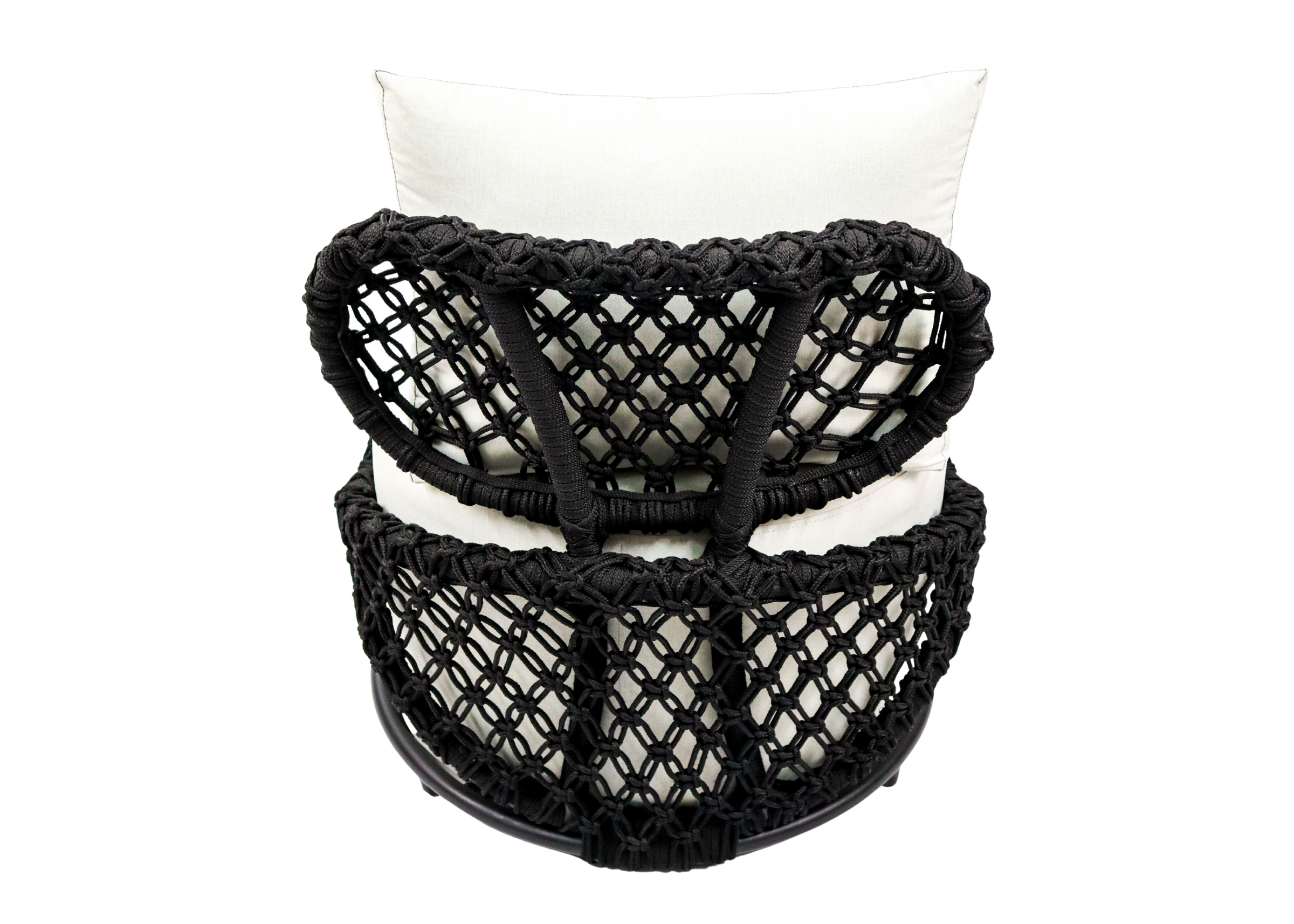 Poltrona moderna para área externa com revestimento impermeável e corda náutica. Móvel para uso externo.