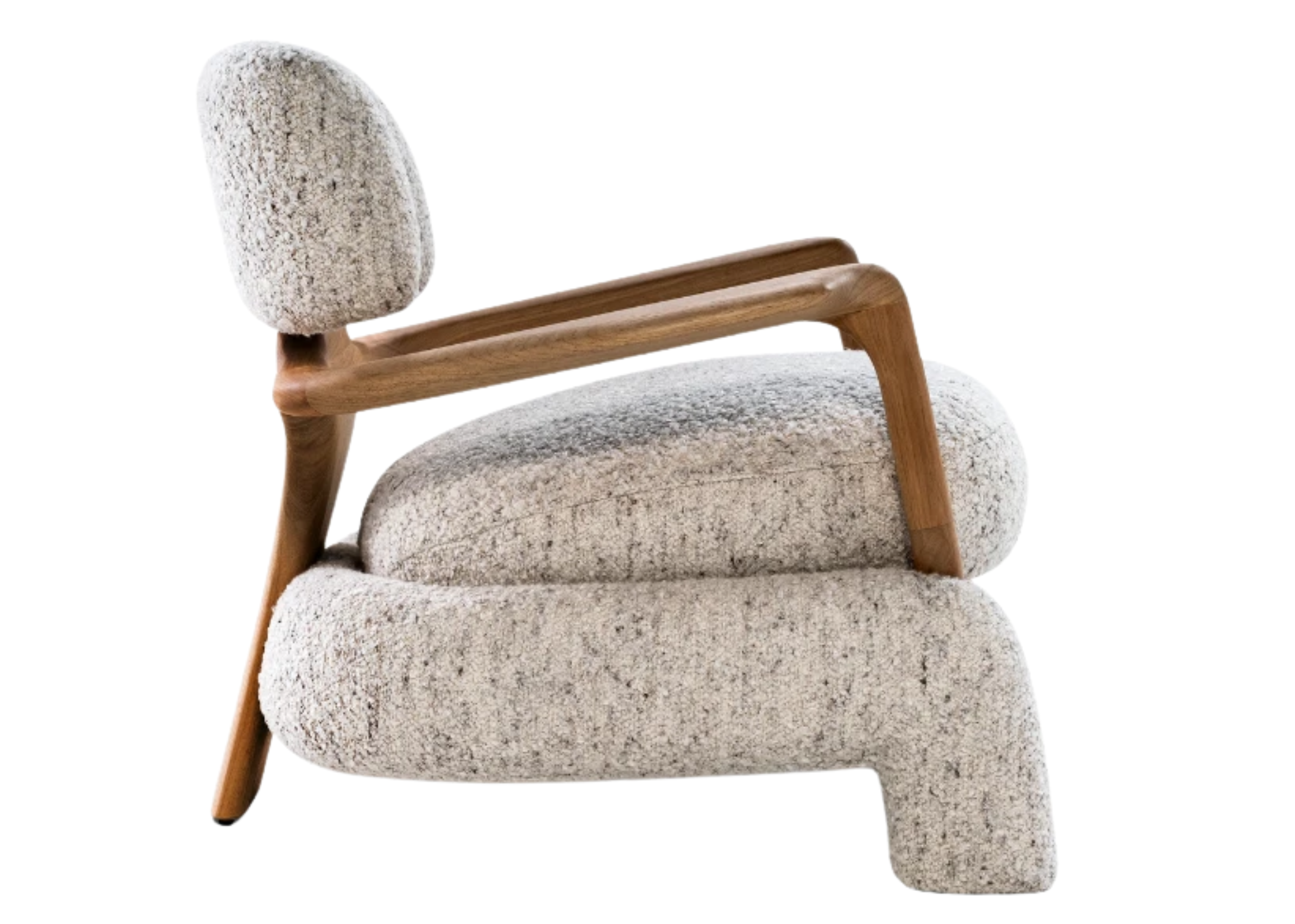 Poltrona Vértice em vista lateral, com estética rústica e assento confortável, ideal para compor salas de estar acolhedoras e elegantes.