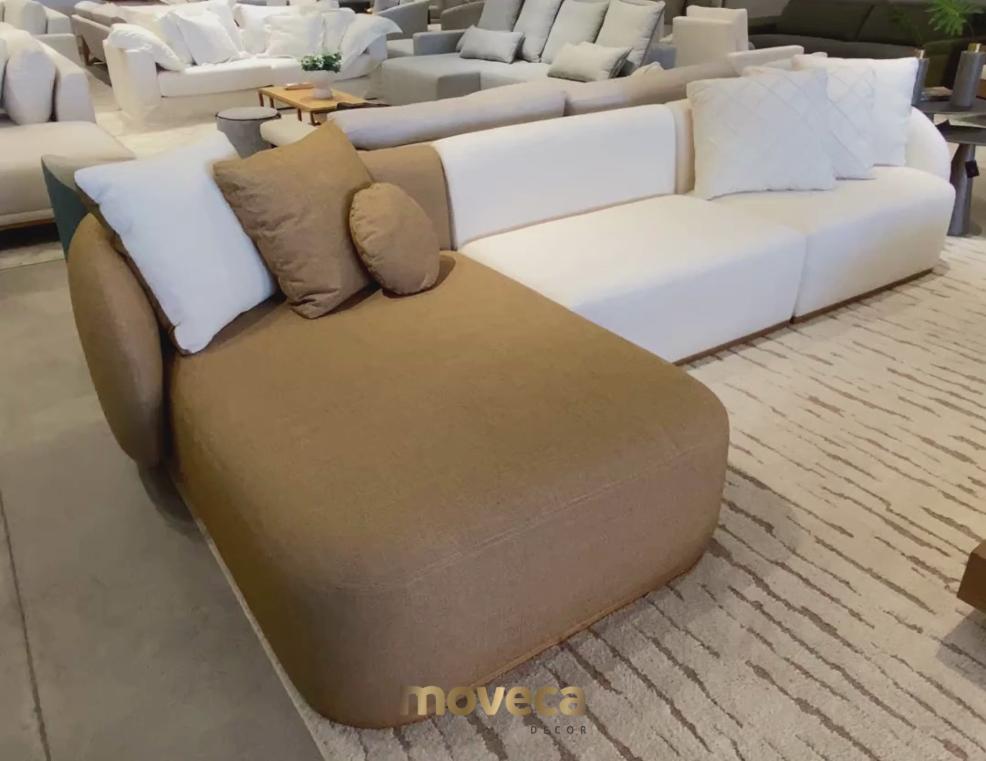 Detalhes suaves e curvas elegantes: sofá Lovely, uma escolha ideal para uma sala elegante.