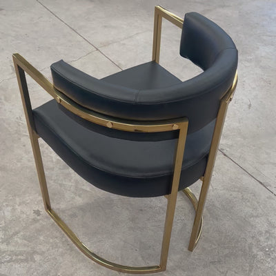 Design moderno da Cadeira Eldorado Week, ideal para reuniões e jantares elegantes.