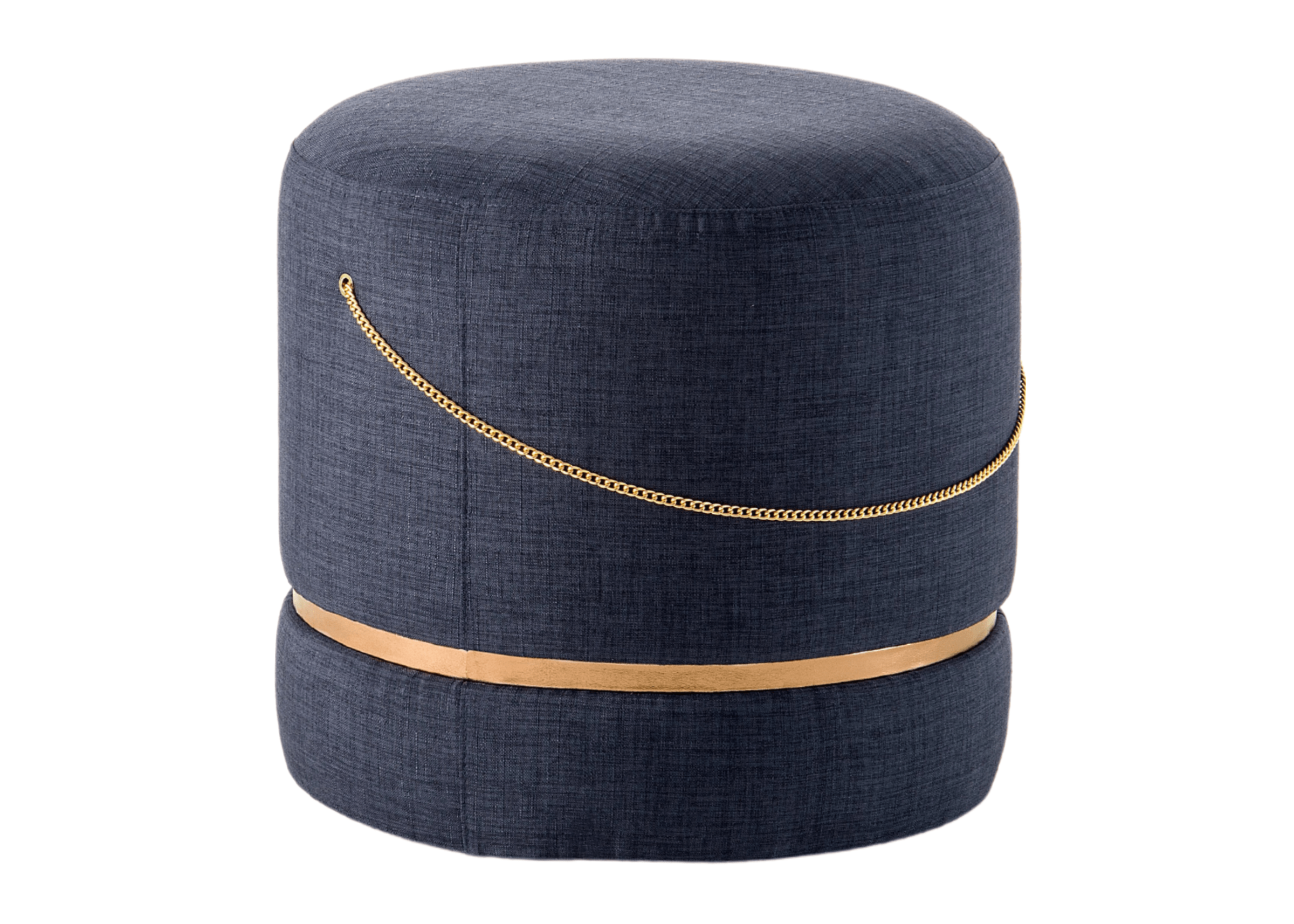 Puff redondo Yago revestido em linho preto com detalhe de aro dourado na base, sobre fundo neutro. Design sofisticado, ideal para ambientes modernos e elegantes.
