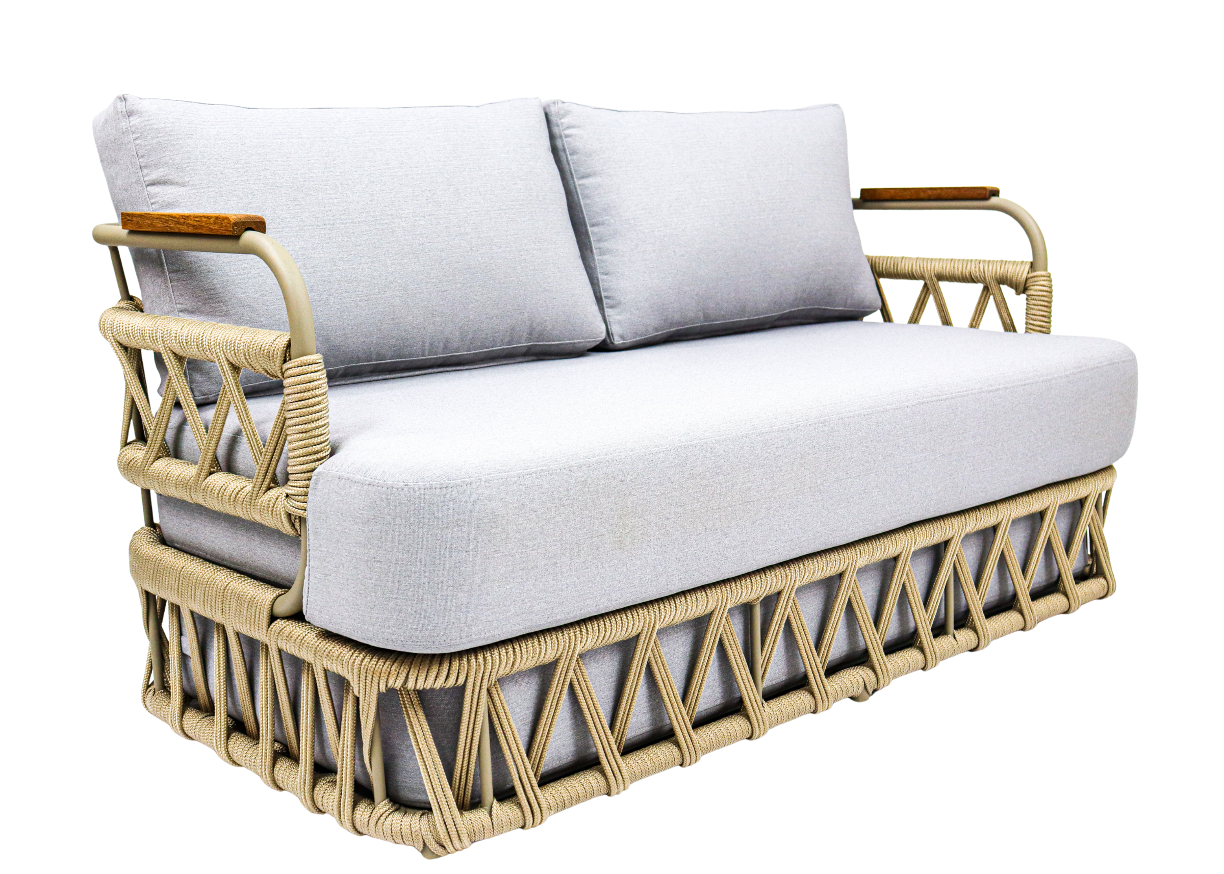 Sofá Raízes para área externa, com estrutura em alumínio, revestimento em corda náutica e acabamento impermeável, ideal para ambientes externos elegantes e resistentes.