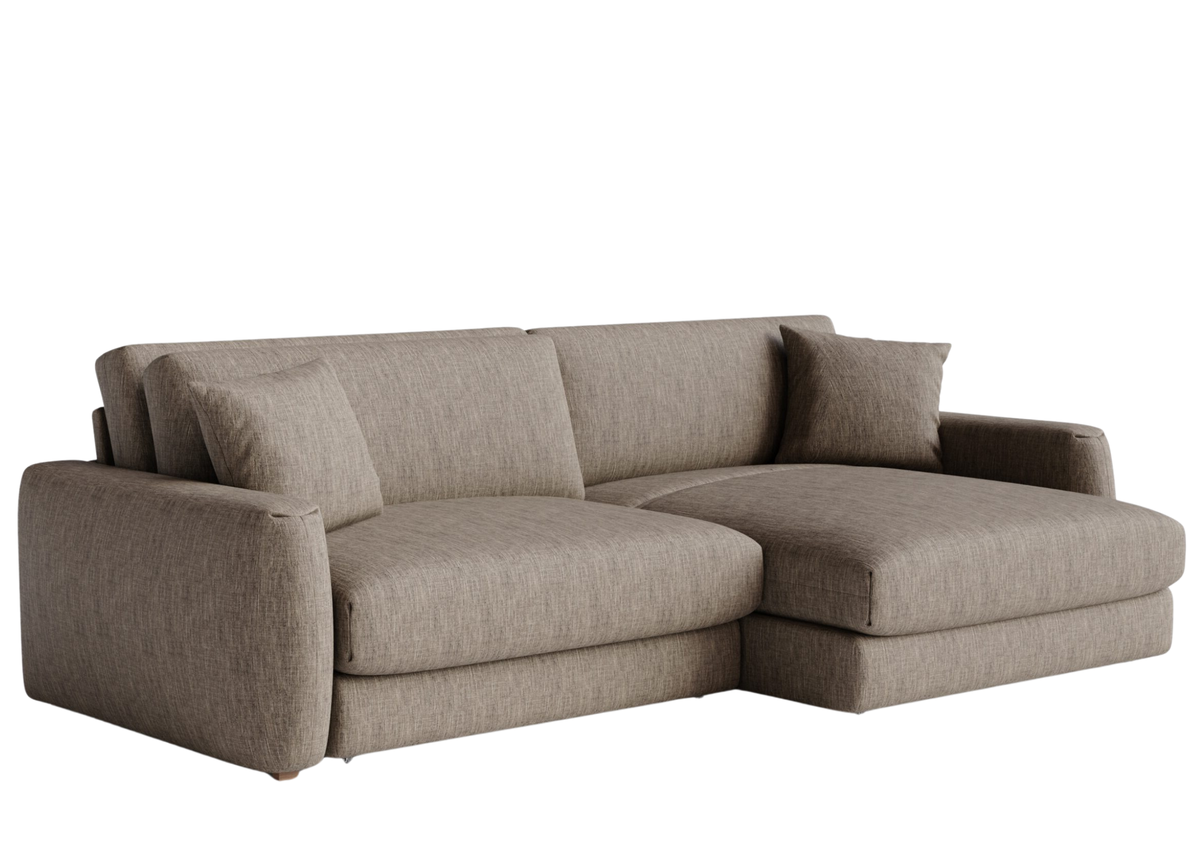 Sofá Aurum em tecido linho marrom, apresentando design elegante e sofisticado, ideal para compor ambientes modernos, acolhedores e refinados.