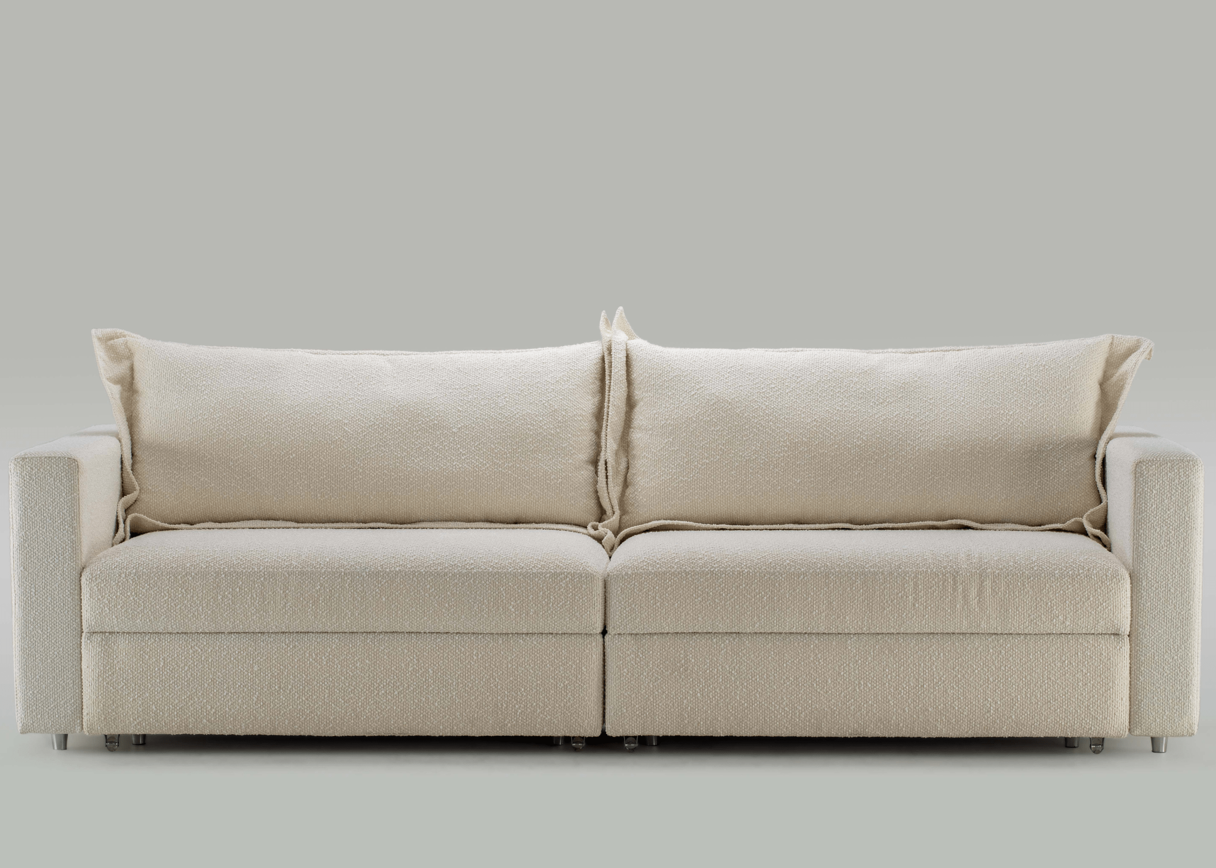 Sofá Automatizado Lola com design moderno e linhas elegantes, ideal para salas sofisticadas e ambientes contemporâneos.