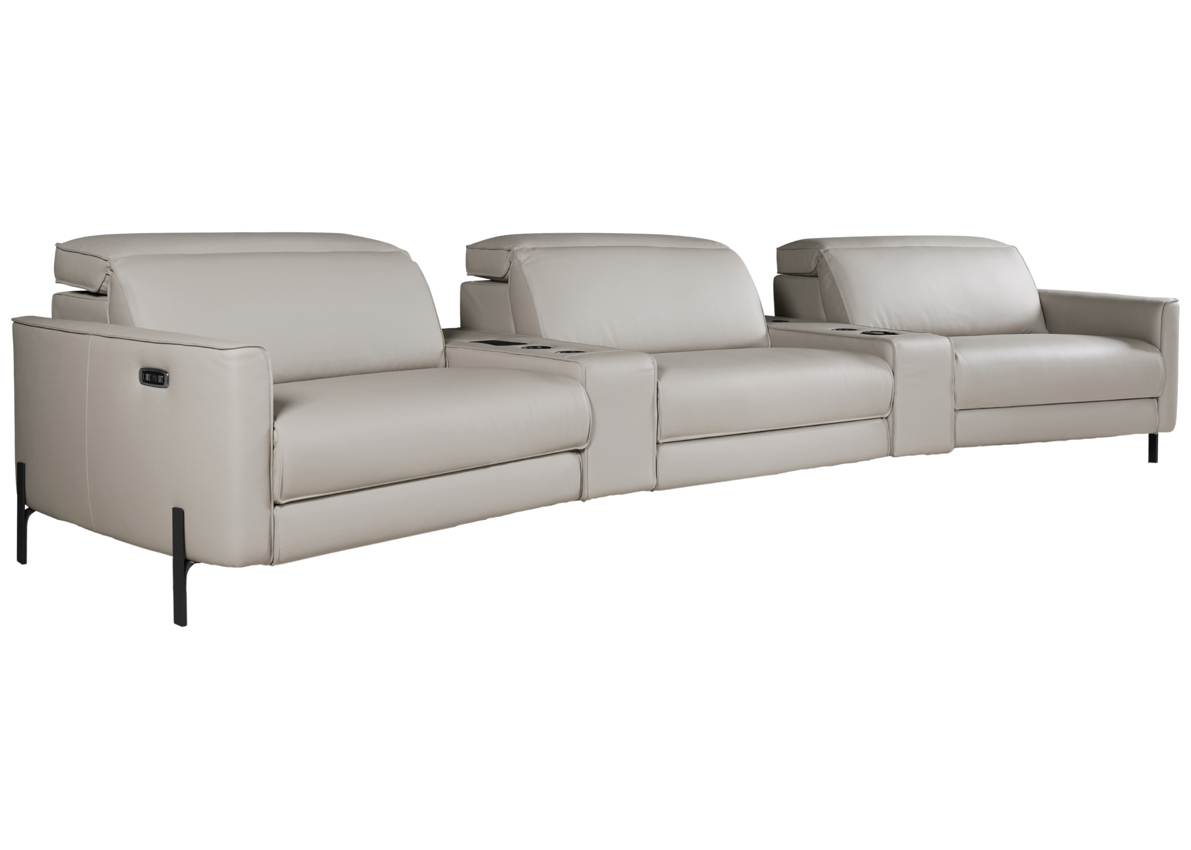 Sofá Romanno em couro natural off-white, com assento e encosto automatizados, base em aço carbono e sistema de carregamento por indução integrado, ideal para salas de estar contemporâneas.