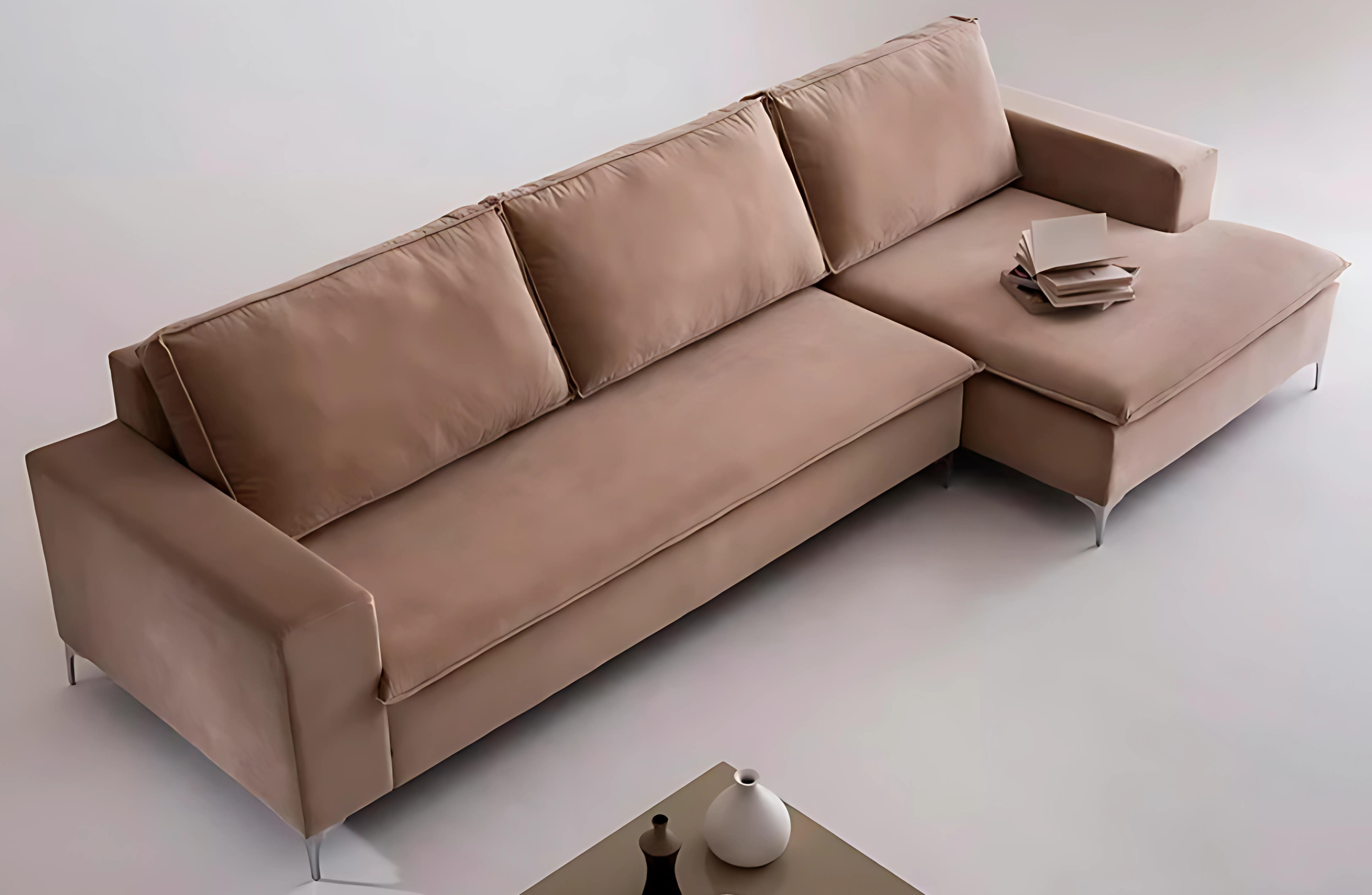 Sofá Baly com chaise, apresentando design estiloso e moderno, ideal para compor ambientes sofisticados e contemporâneos.