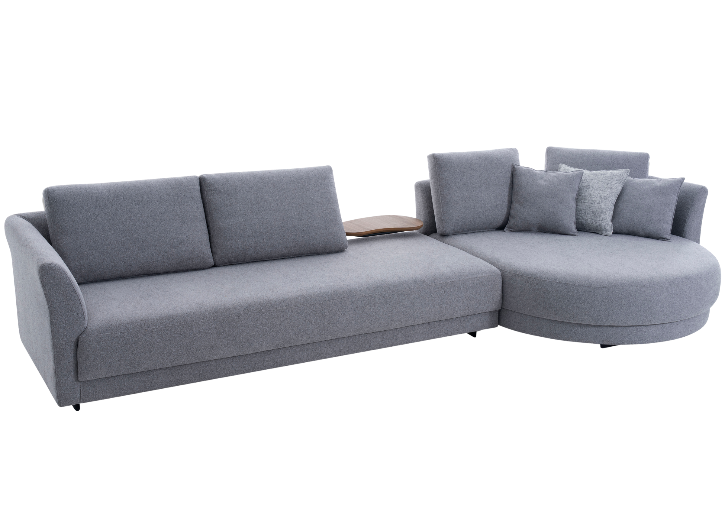 Sofá fixo modelo Ethos com chaise, quatro lugares e revestimento em bouclé, acompanhado de mesa de apoio lateral. Design moderno e funcional, ideal para salas de estar contemporâneas, apresentado sobre fundo neutro.
