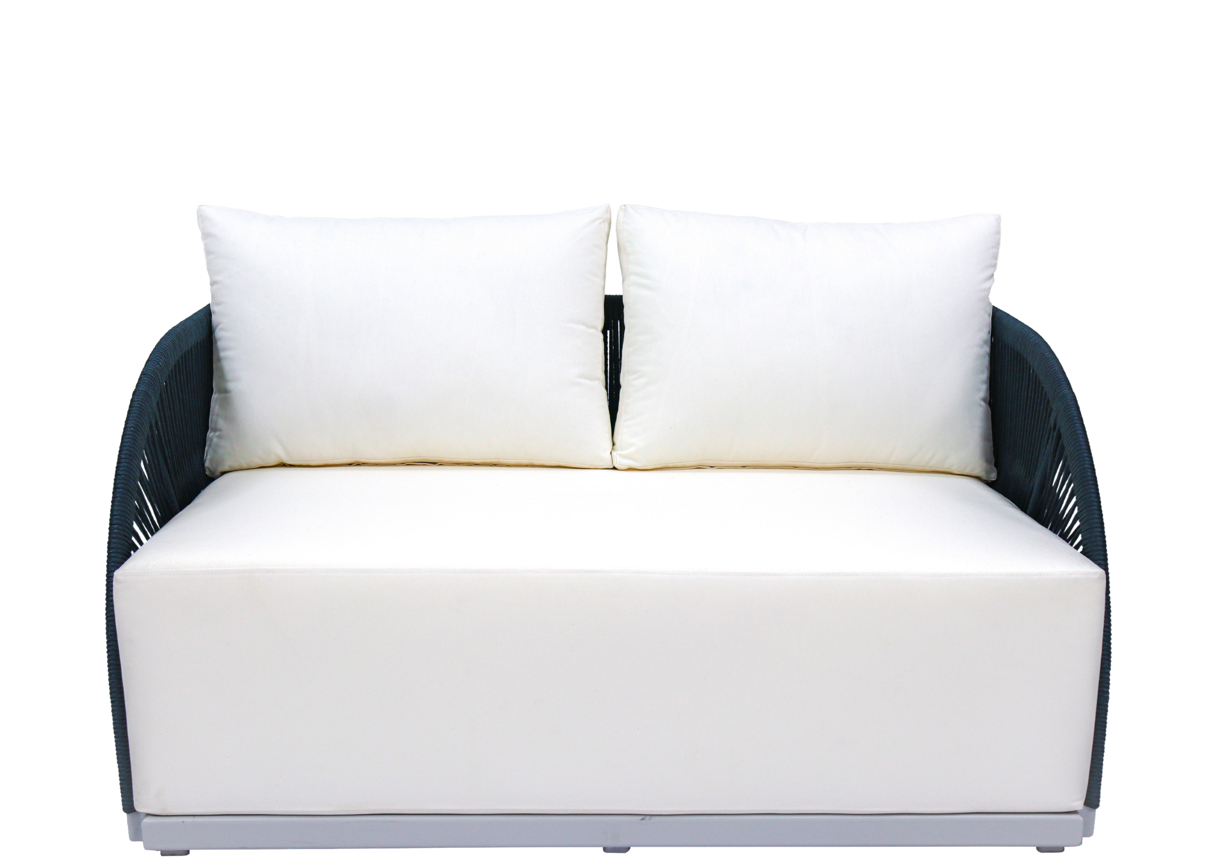 Sofá Maré para área externa, com estrutura em alumínio, revestimento em corda náutica e acabamento impermeável, ideal para ambientes externos sofisticados.