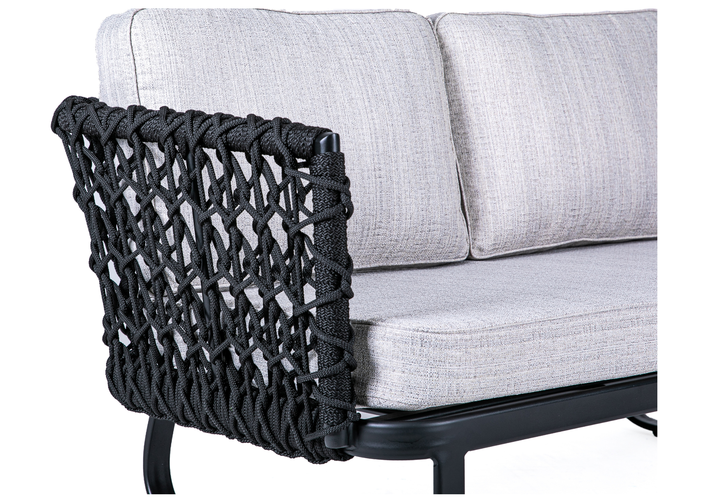 Sofá Terrace para área externa, com estrutura em alumínio e revestimento em corda náutica, adequado para ambientes externos modernos e resistentes.